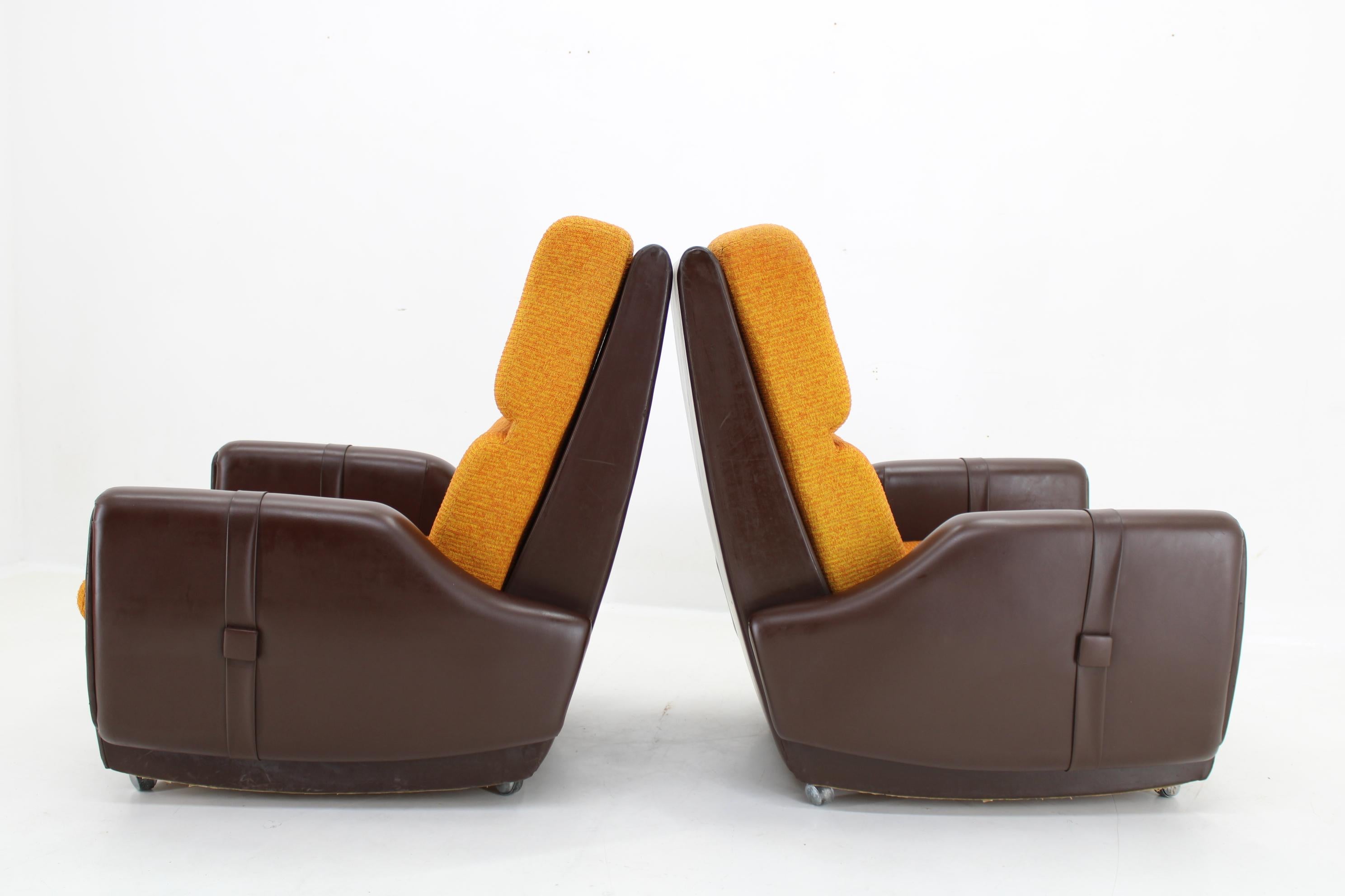 1970's Pair of Leatherette and Fabric Armchairs, Czechoslovakia In Good Condition For Sale In Praha, CZ
