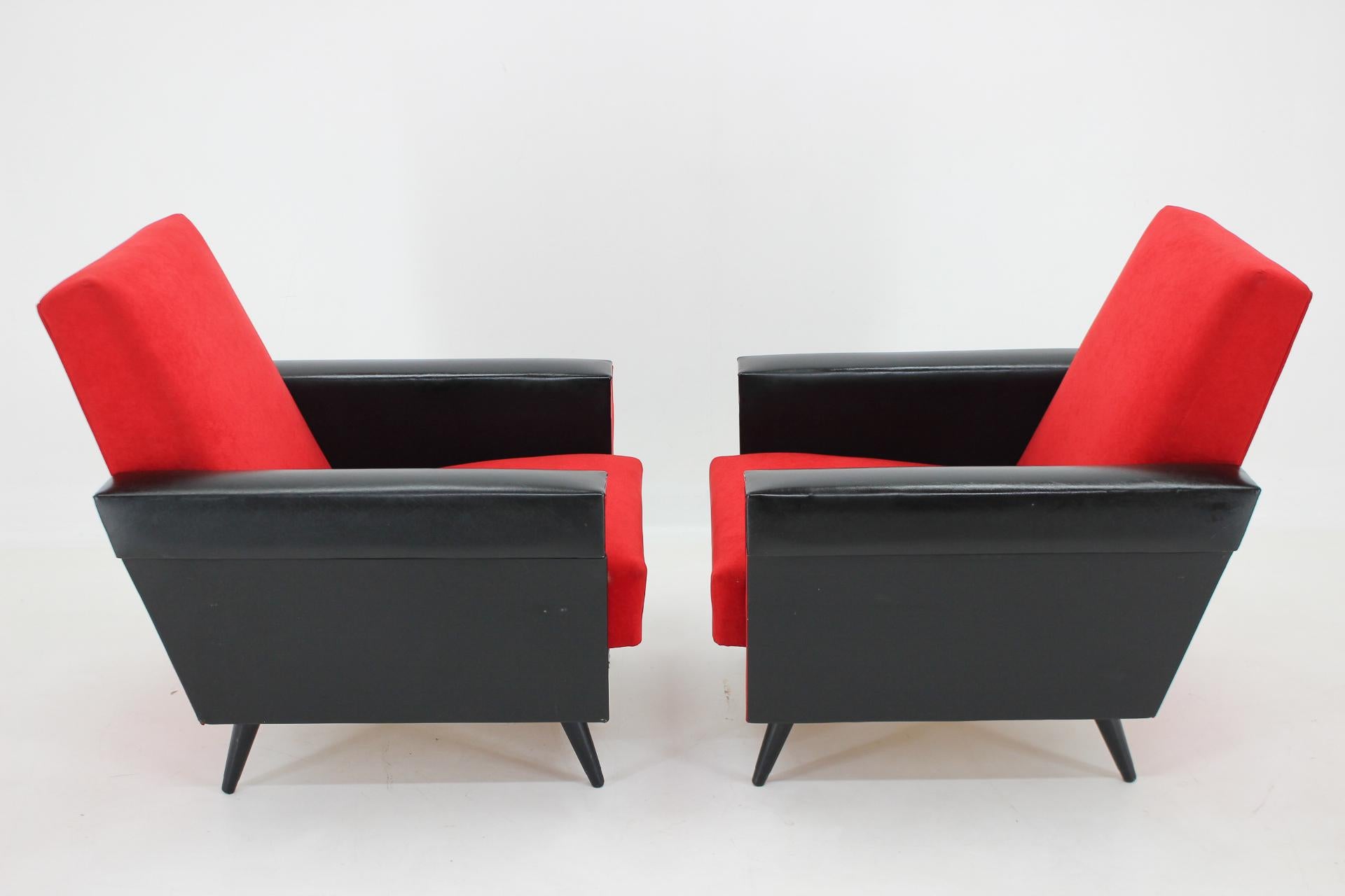 1970's Pair of Leatherette and Red Fabric Armchairs, Czechoslovakia In Good Condition For Sale In Praha, CZ