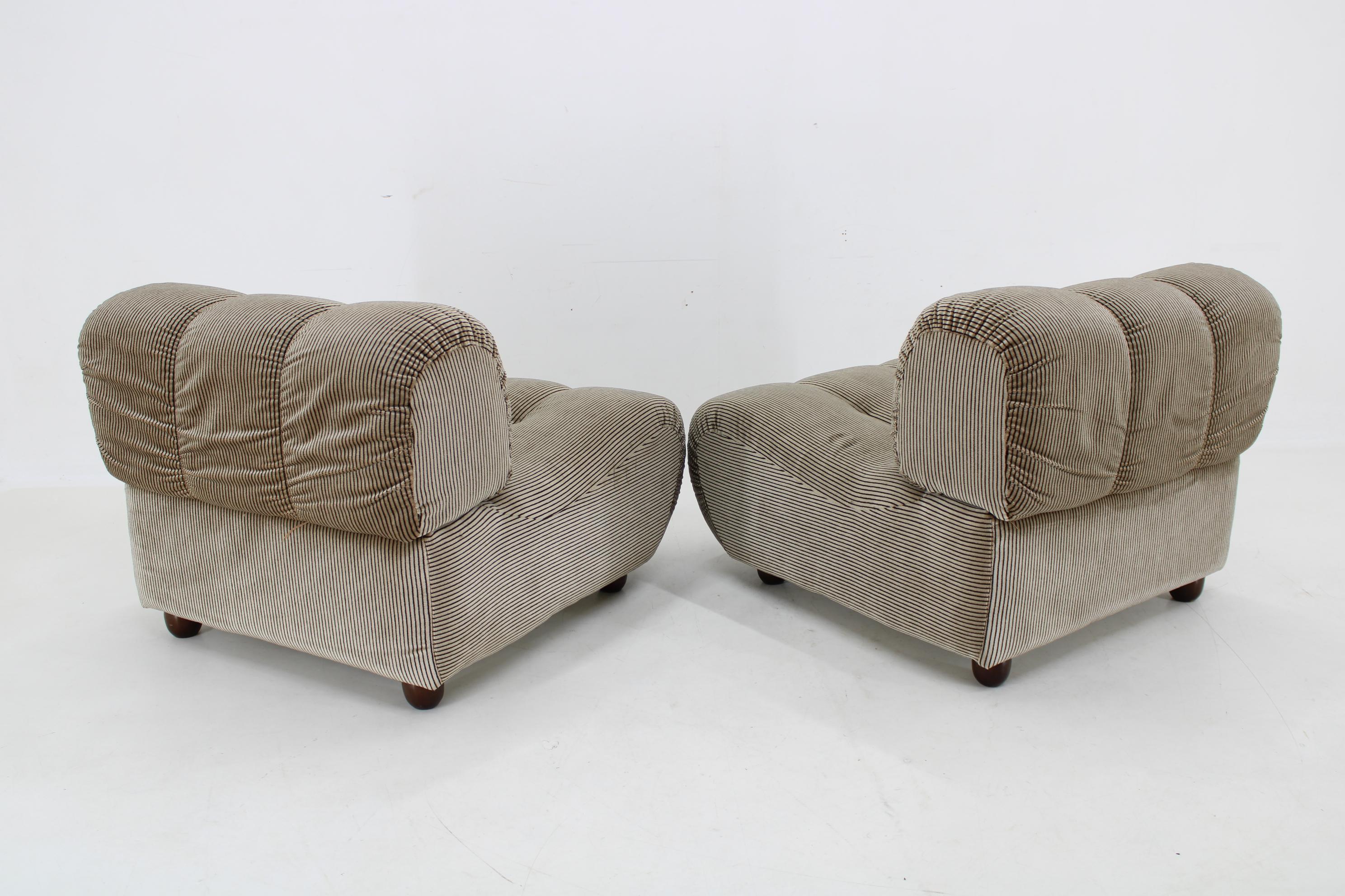 1970s Pair of Giuseppe Munari Lounge Chairs , Italy  3