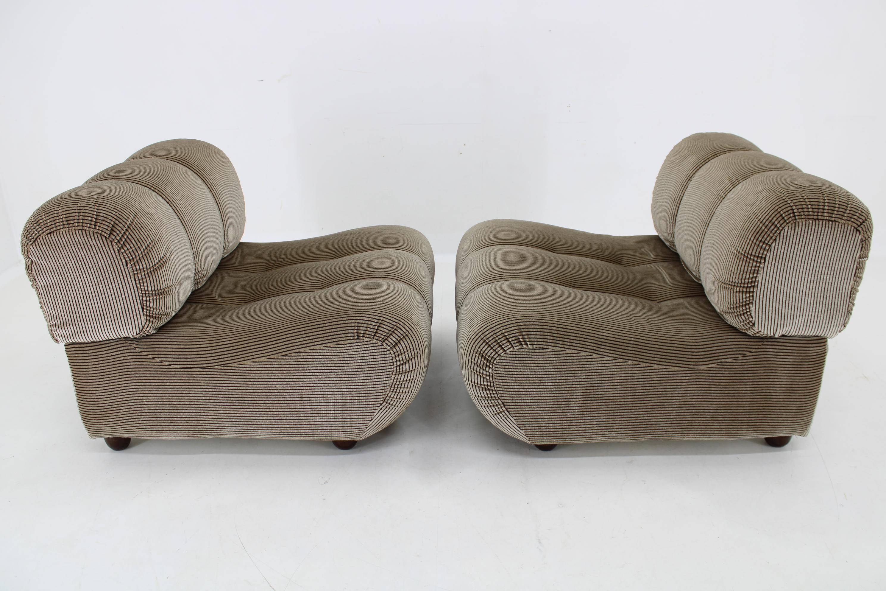 1970s Pair of Giuseppe Munari Lounge Chairs , Italy  4