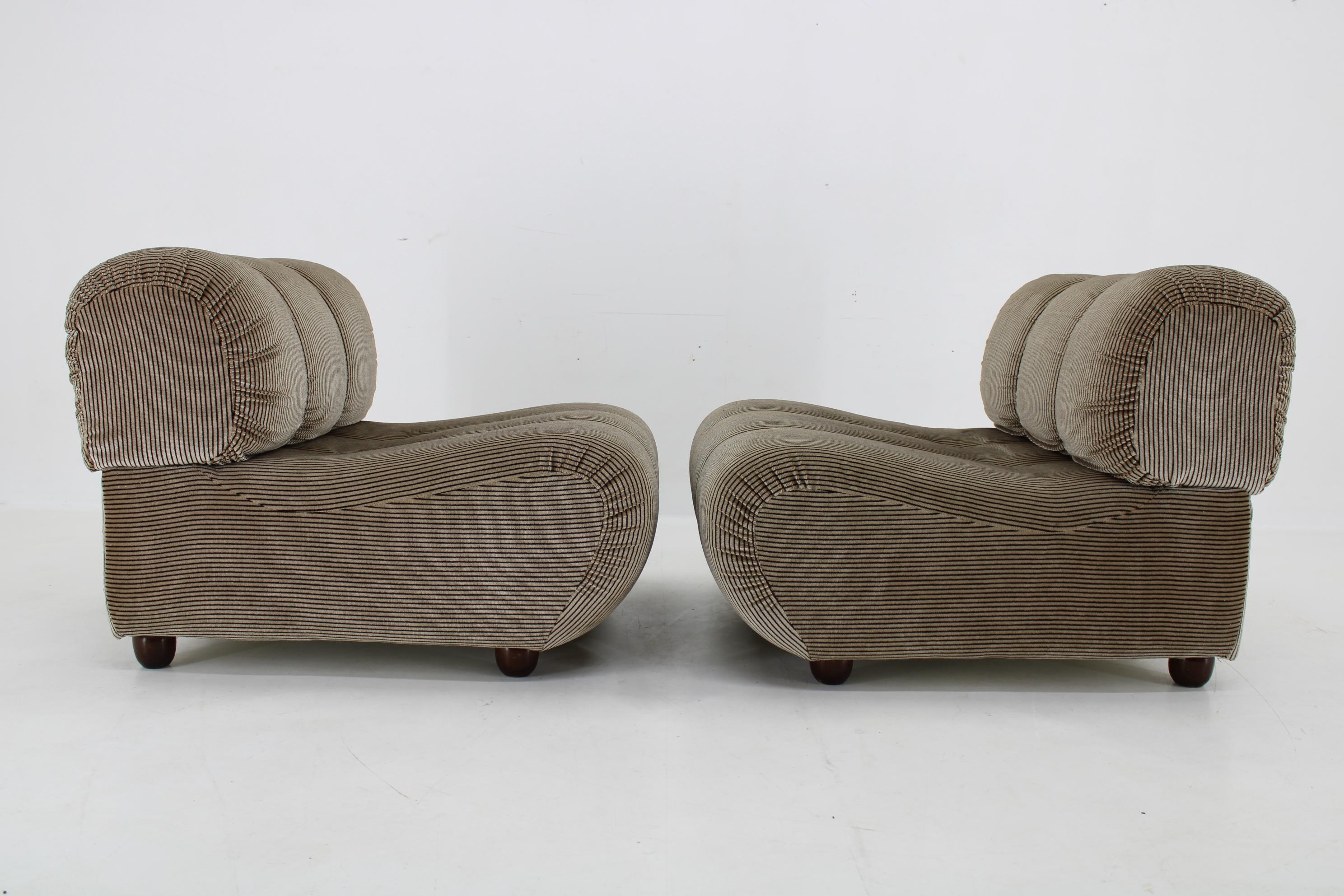 1970s Pair of Giuseppe Munari Lounge Chairs , Italy  5