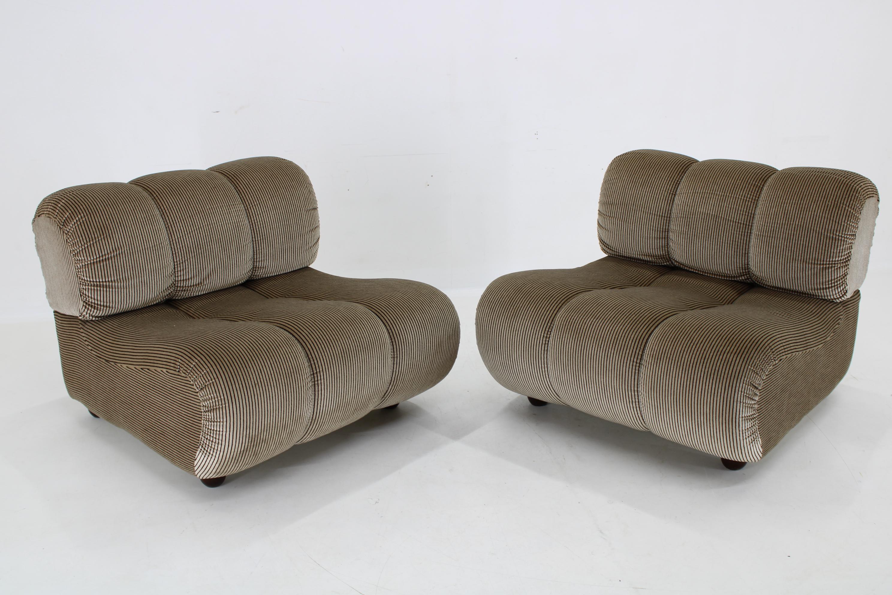 1970s Pair of Giuseppe Munari Lounge Chairs , Italy  6
