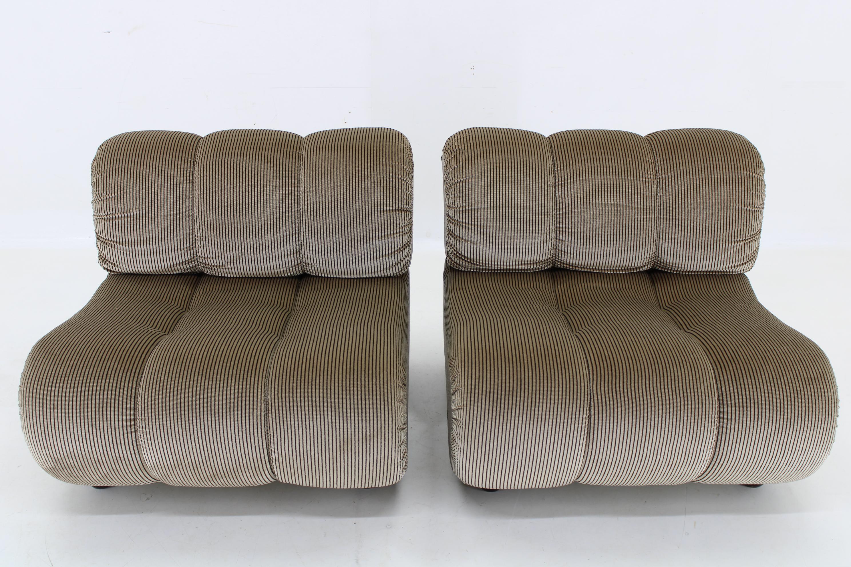 Mid-Century Modern 1970s Pair of Giuseppe Munari Lounge Chairs , Italy 