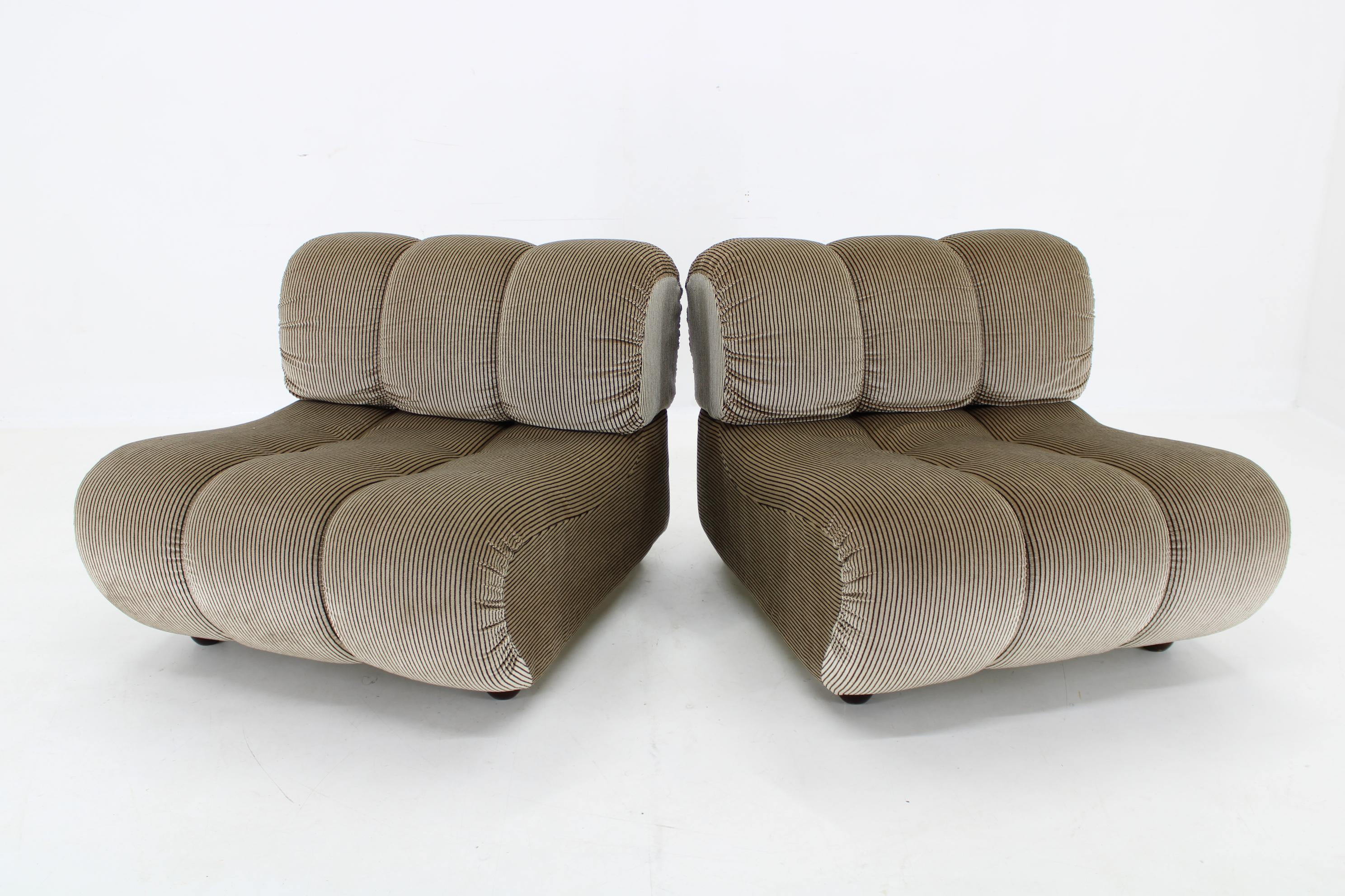 1970s Pair of Giuseppe Munari Lounge Chairs , Italy  In Good Condition In Praha, CZ