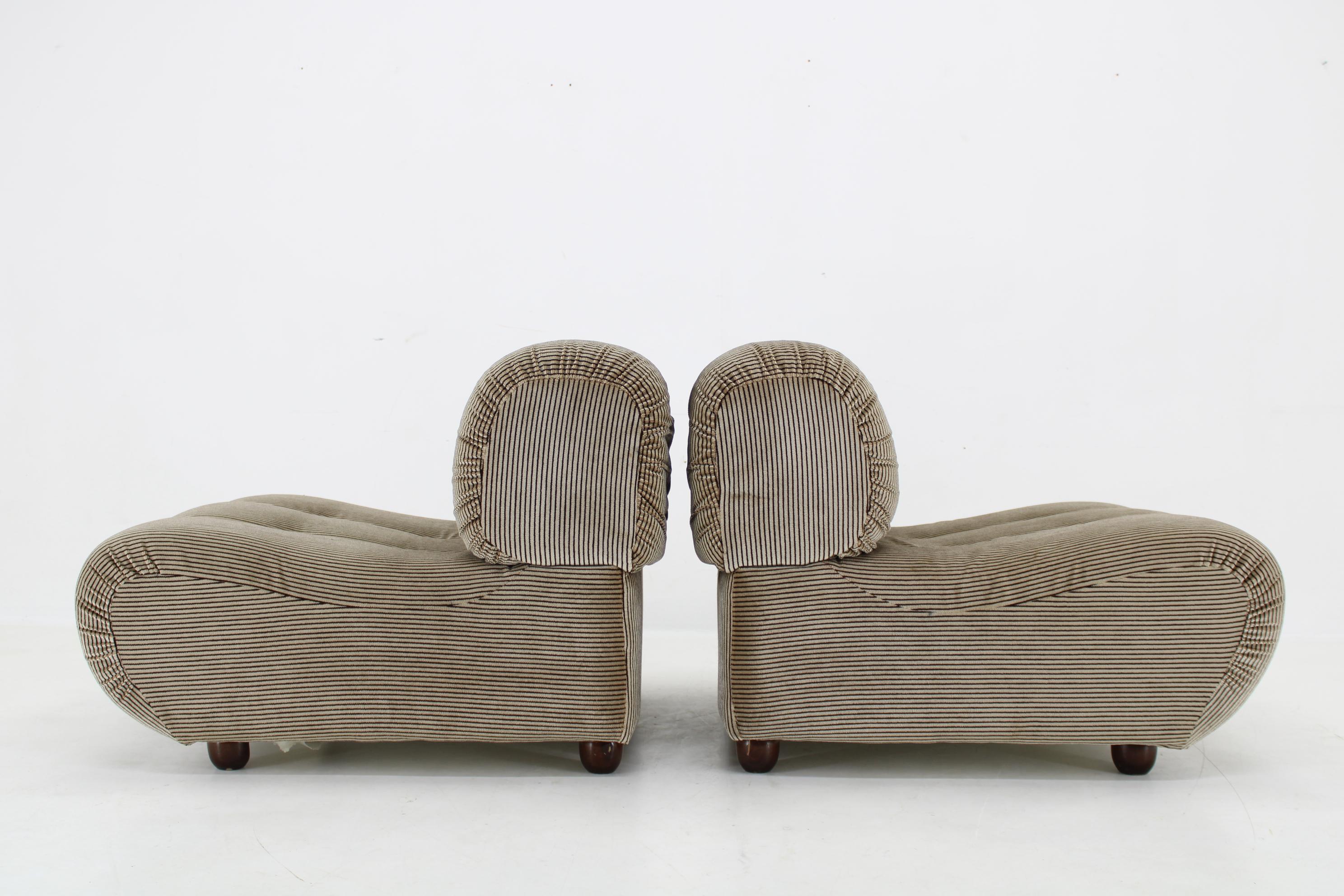 Late 20th Century 1970s Pair of Giuseppe Munari Lounge Chairs , Italy 