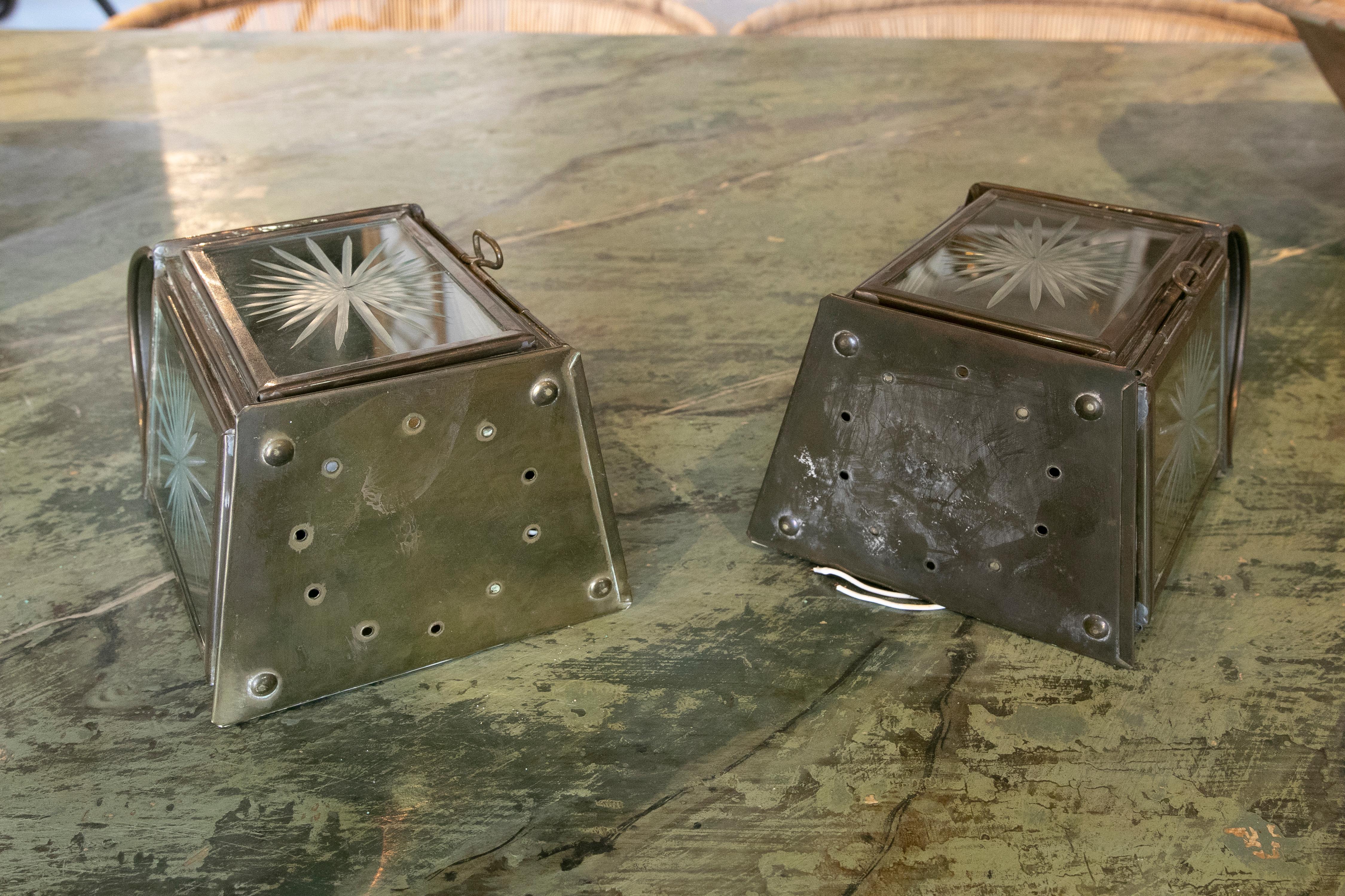 1970s Pair of Metal Lanterns with Carved Crystals  For Sale 6