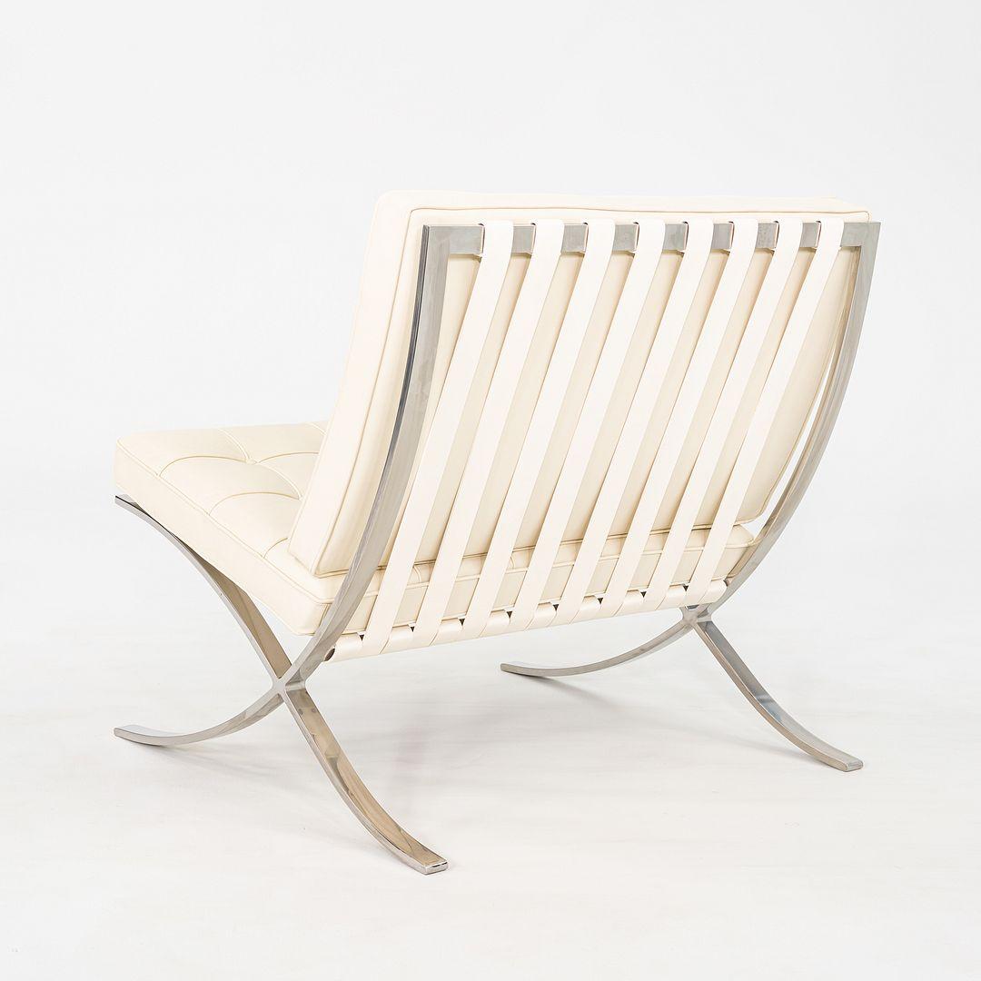 Paar Mies van der Rohe für Knoll Barcelona-Loungesessel mit Rahmen, 1970er Jahre (Moderne) im Angebot