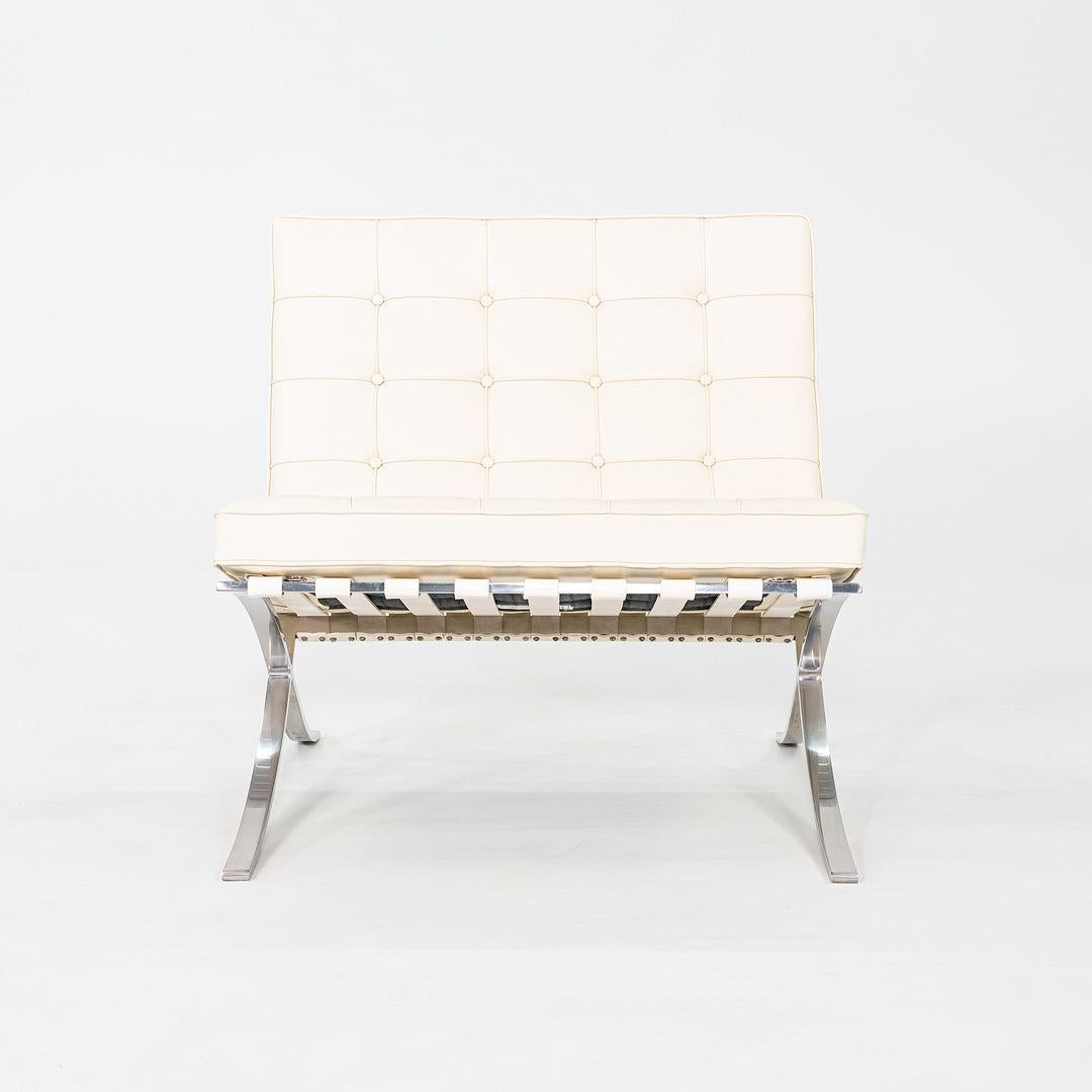 Paar Mies van der Rohe für Knoll Barcelona-Loungesessel mit Rahmen, 1970er Jahre (Ende des 20. Jahrhunderts) im Angebot