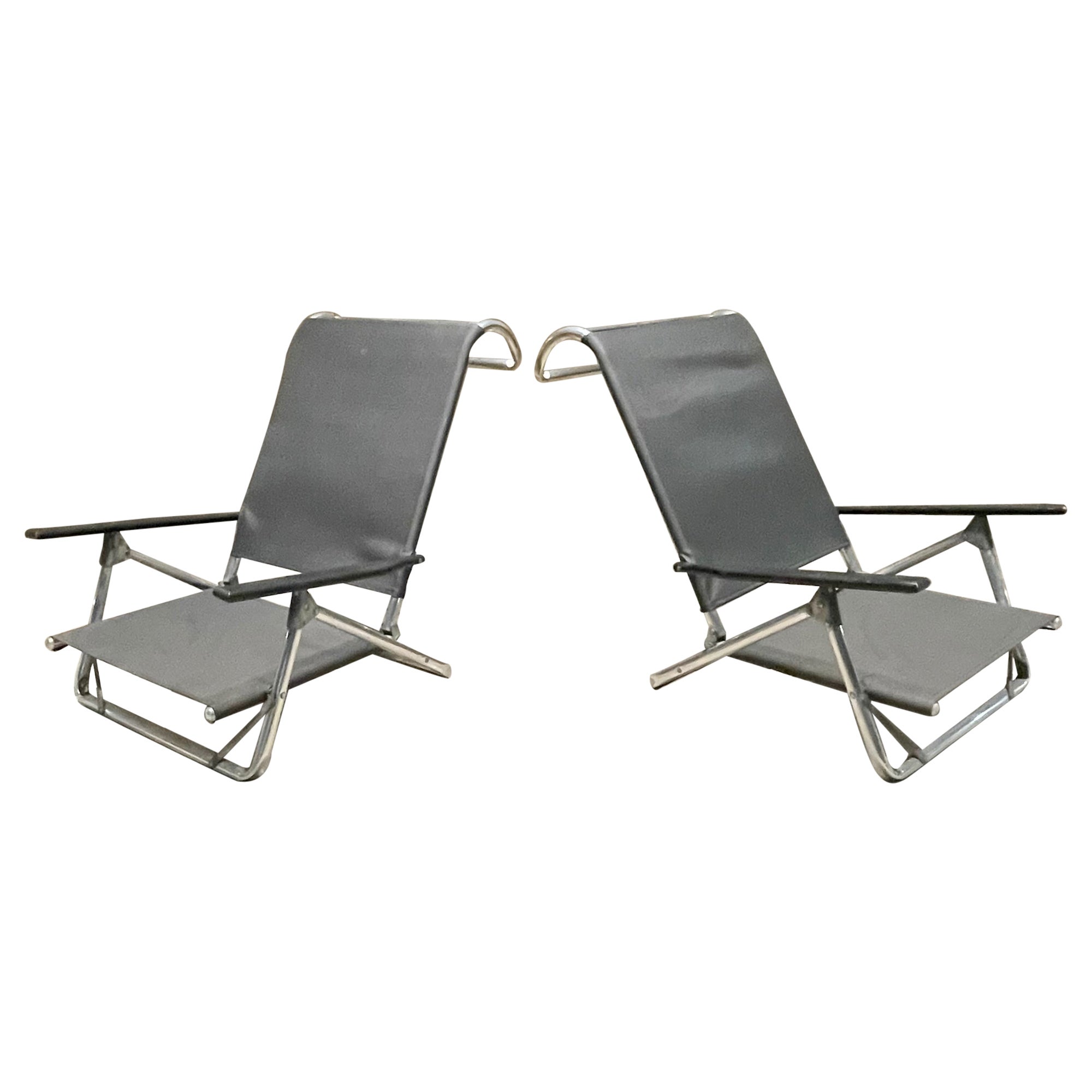 For your consideration, Eye catching modern by TELESCOPE of Granville New York, pair of modern beach patio folding chairs aluminum with wood arm handles.
Ideal for Beach Patio Pool Boat Outdoor Lawn Sun Picnic Parties! Be in style.
Seat height angle