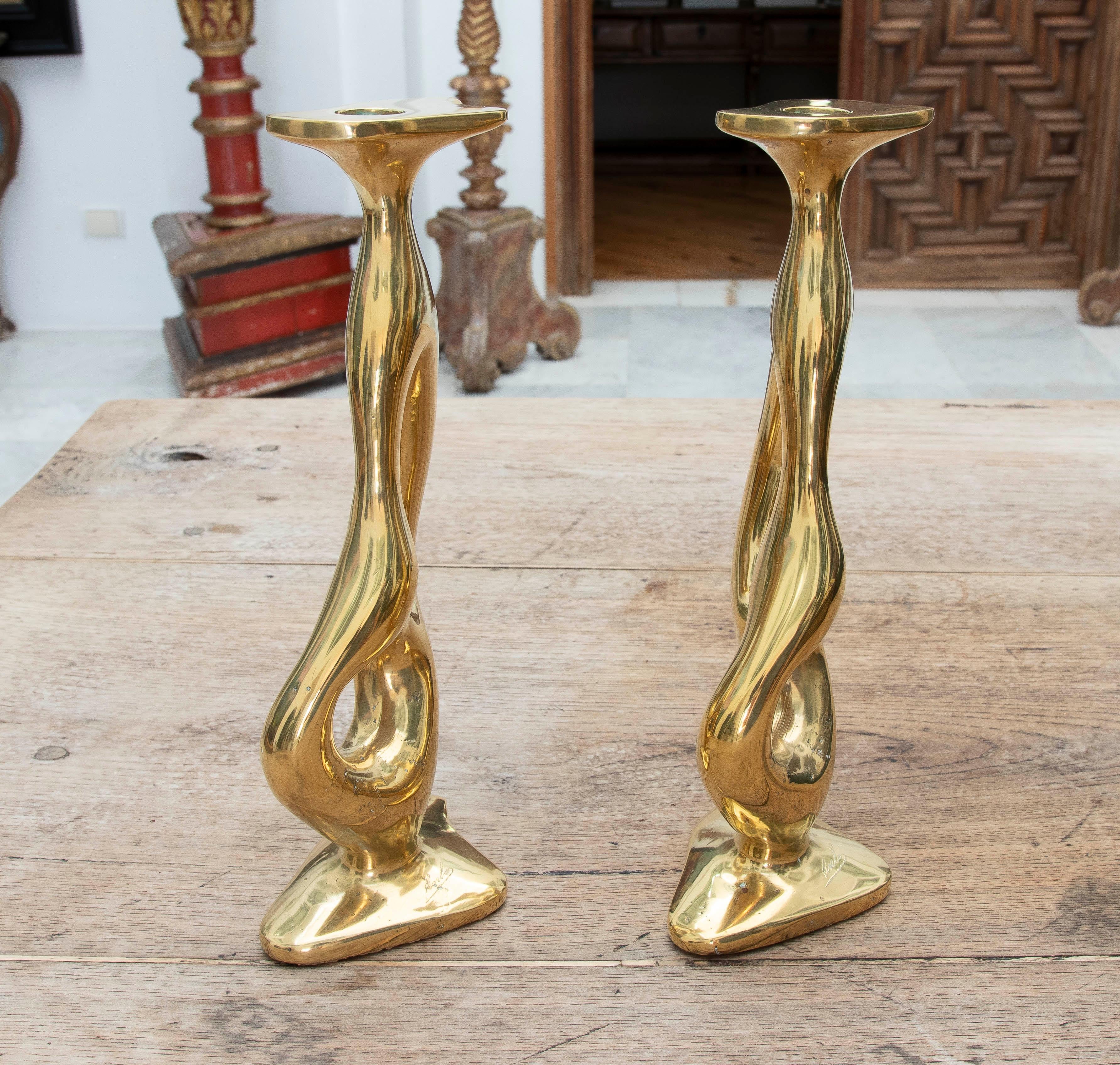 1970s Pair of Modernist Gilded Bronze Candlesticks. Signed. For Sale 1