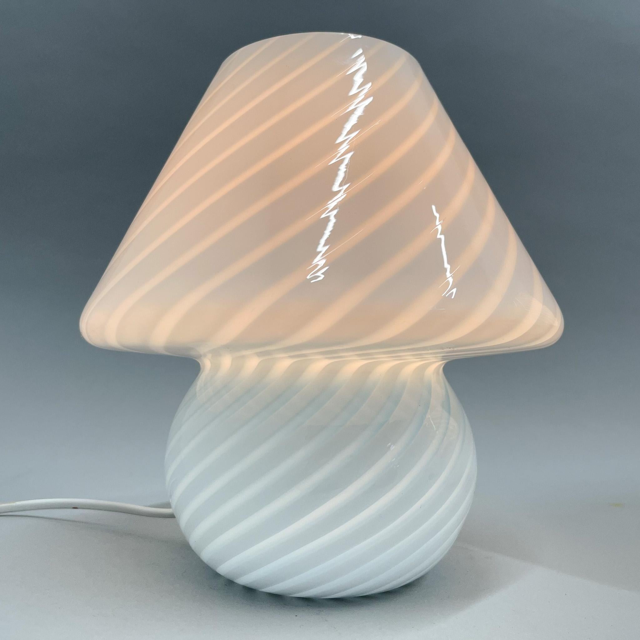 1970's Pair of Murano Glass Swirl Table Lamps by Paolo Venini For Sale 1