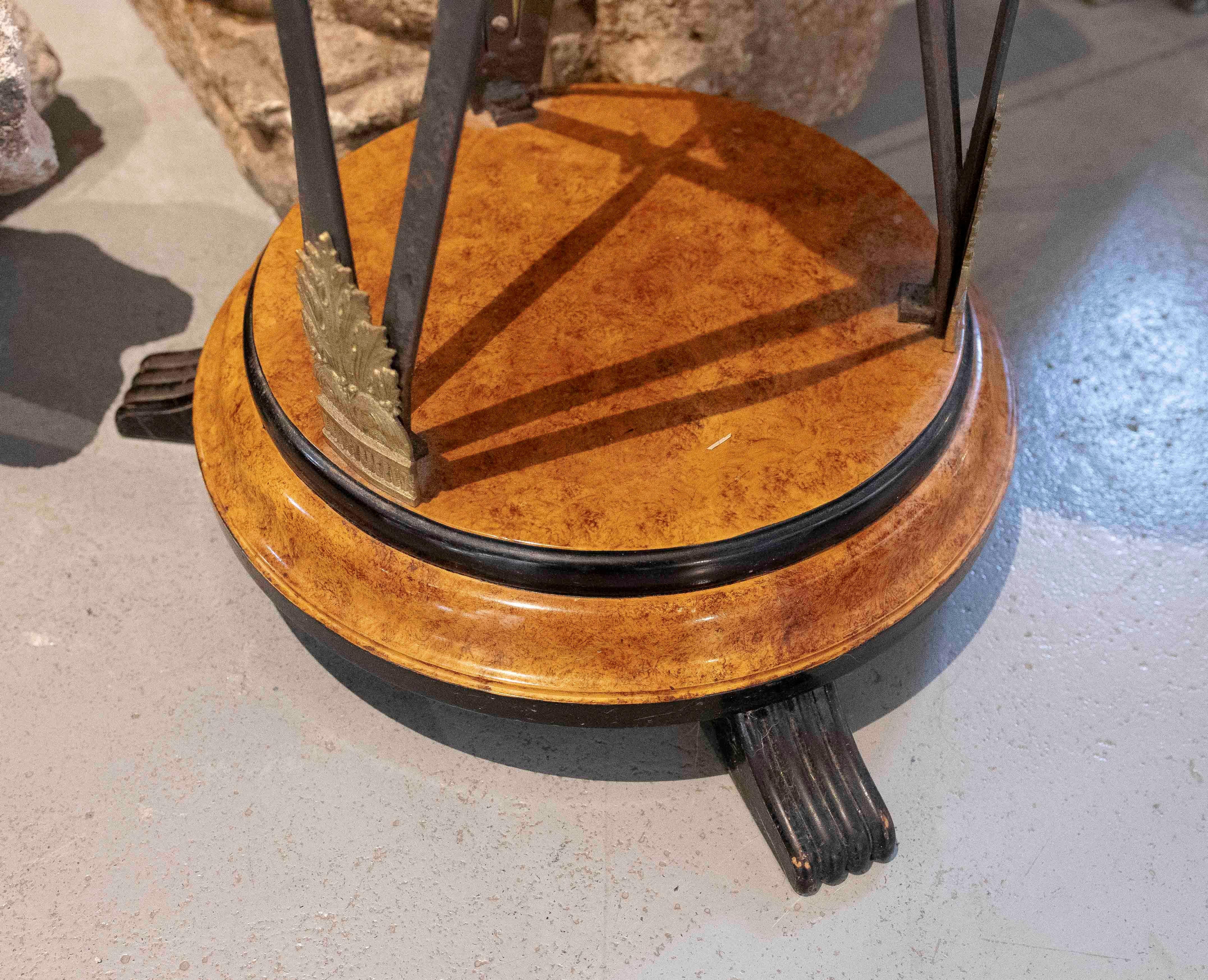 1970s Pair of Neoclassical Columns/Pedestals with Wood and Metal Details For Sale 4