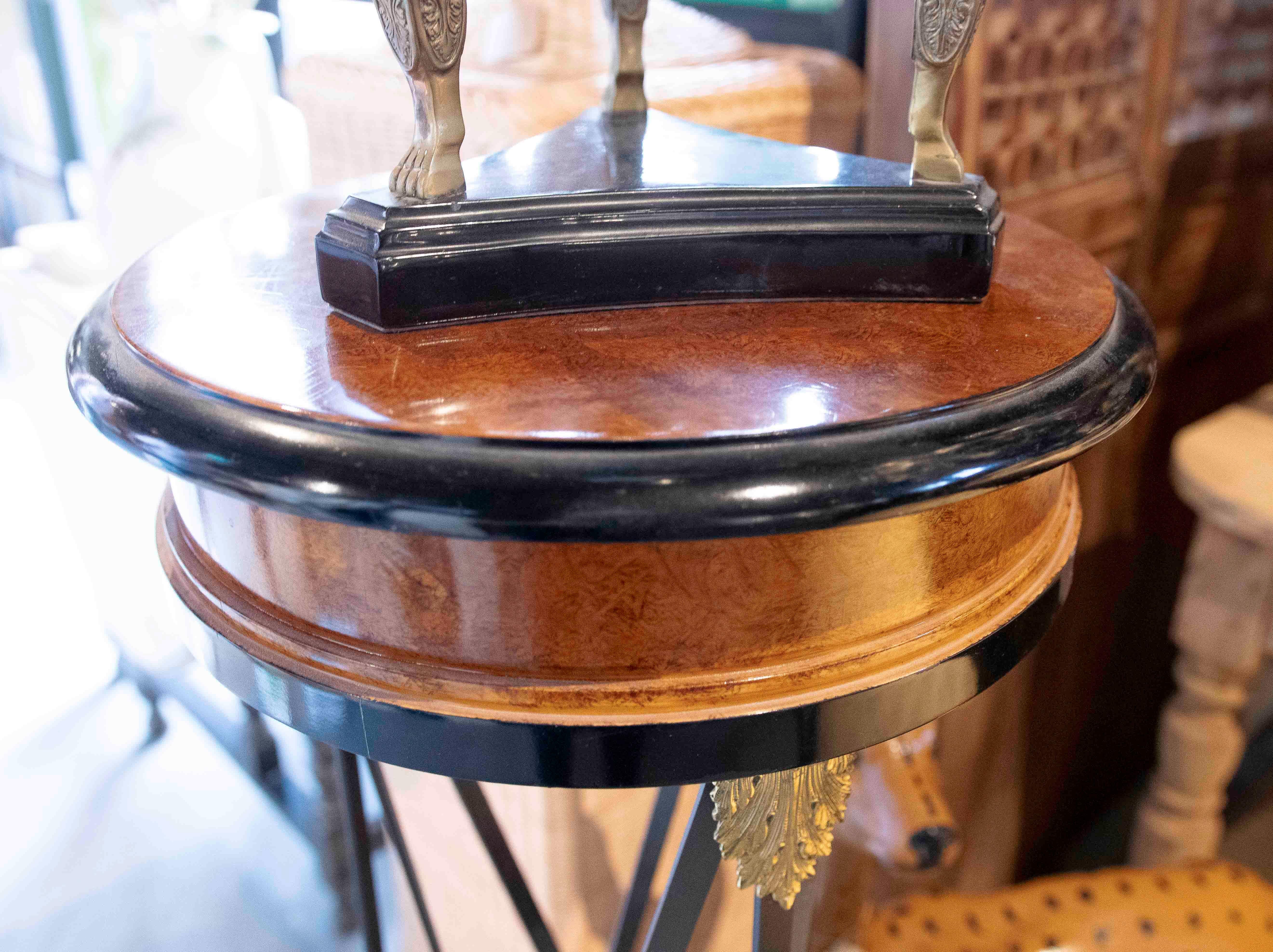 1970s Pair of Neoclassical Columns/Pedestals with Wood and Metal Details For Sale 10