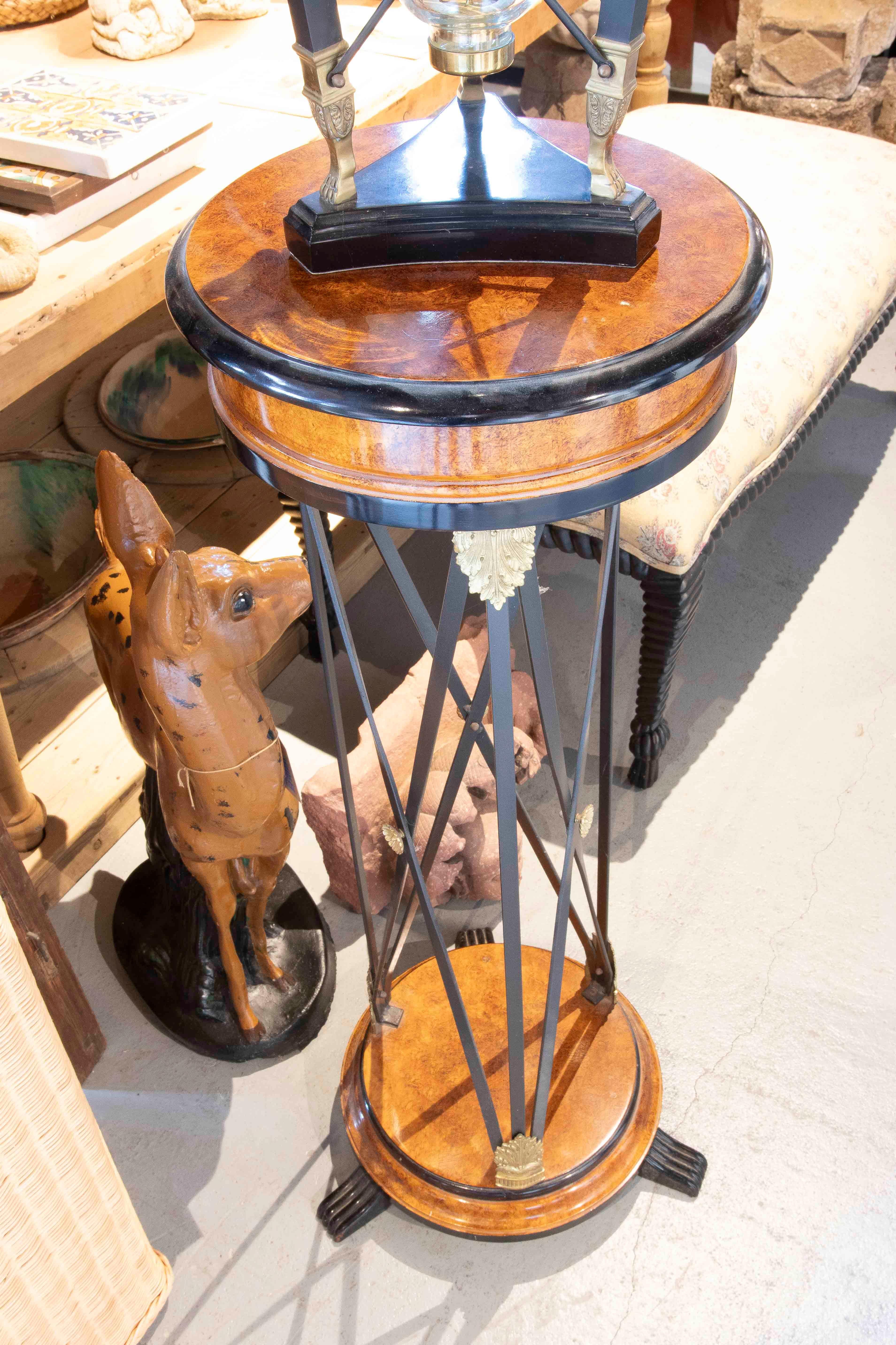 1970s Pair of Neoclassical Columns/Pedestals with Wood and Metal Details In Good Condition For Sale In Marbella, ES