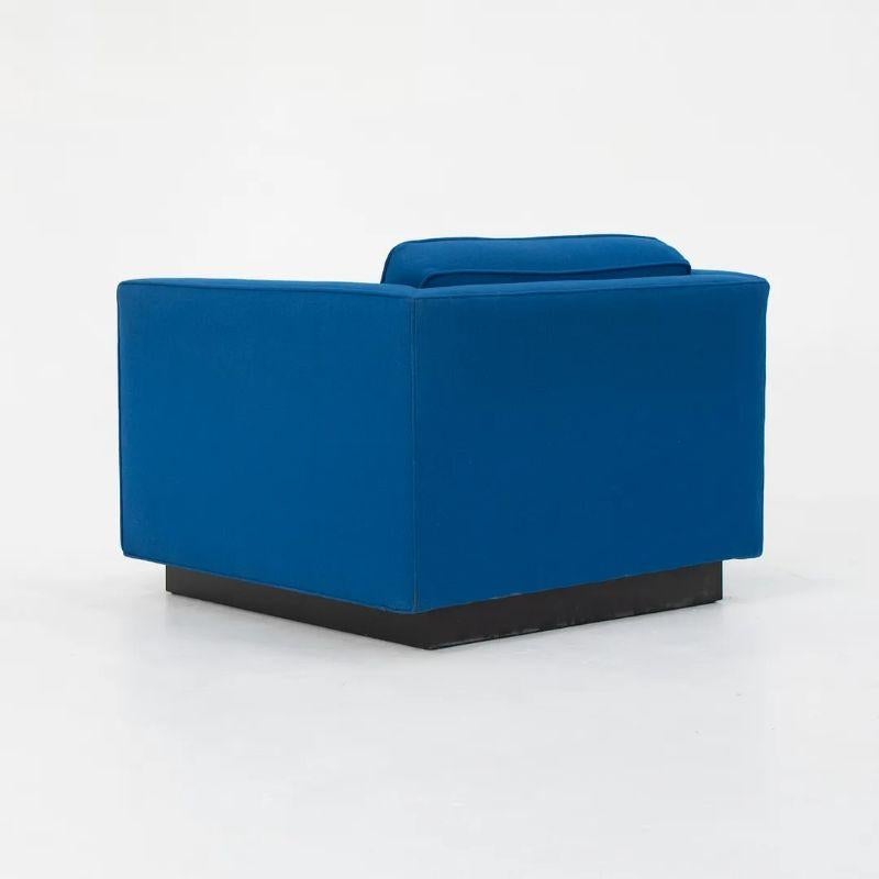 1970er Jahre Nicos Zographos Tuxedo Club Lounge Stühle in blauem Stoff im Angebot 4