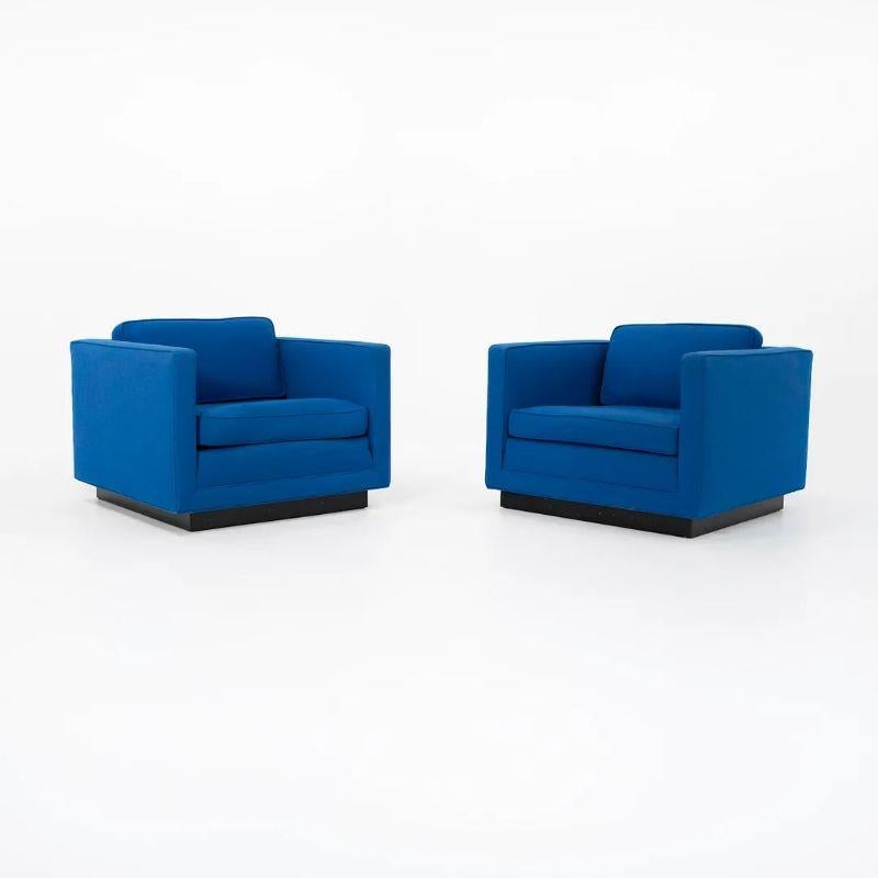 1970er Jahre Nicos Zographos Tuxedo Club Lounge Stühle in blauem Stoff im Angebot 5