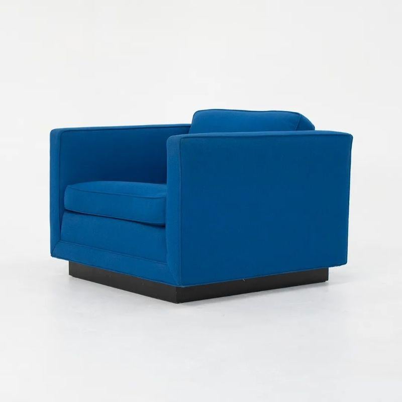1970er Jahre Nicos Zographos Tuxedo Club Lounge Stühle in blauem Stoff im Angebot 1