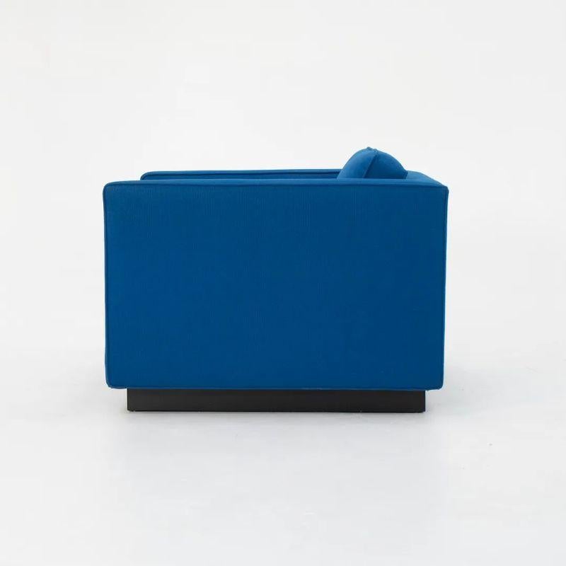 1970er Jahre Nicos Zographos Tuxedo Club Lounge Stühle in blauem Stoff im Angebot 2