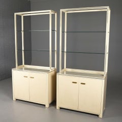 1970 Paire de vitrines Pierre Vandel Etagères Crème et Alcôves en laiton