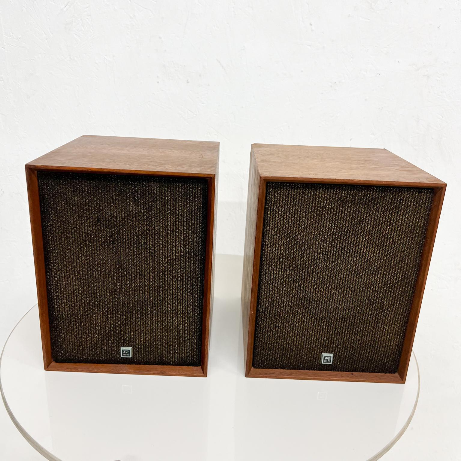 realistic speakers 1970s