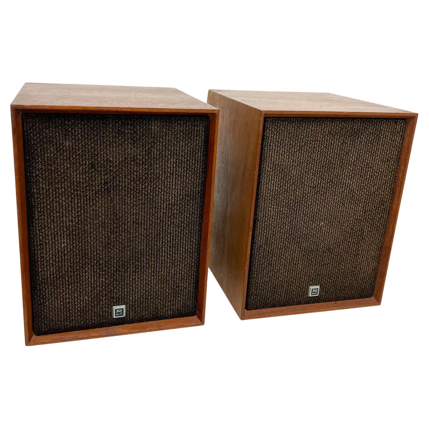 1970s Pair of R Hi Fi Realistic Model SP2 MCM Vintage Speakers