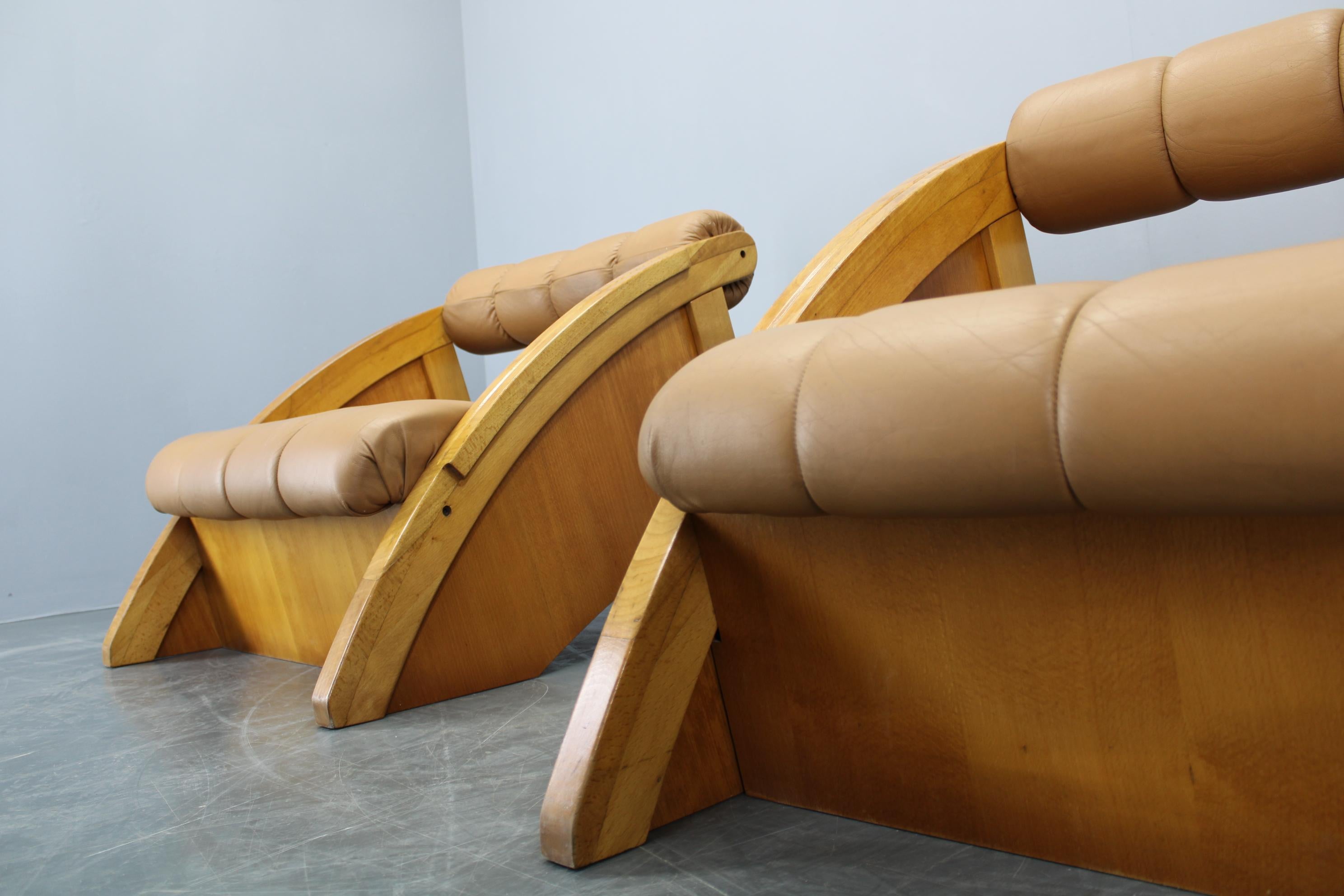 1970s Pair of Rare Oak Armchairs Upholstered in  Leatherette, Czechoslovakia en venta 3