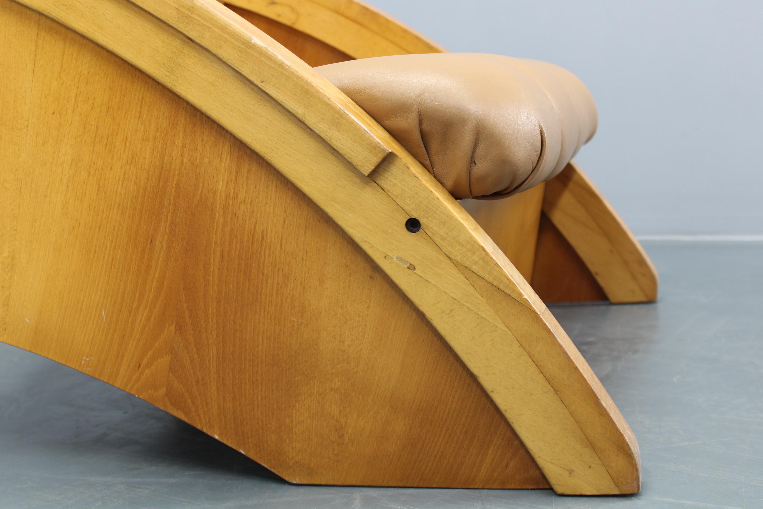 1970s Pair of Rare Oak Armchairs Upholstered in  Leatherette, Czechoslovakia en venta 9