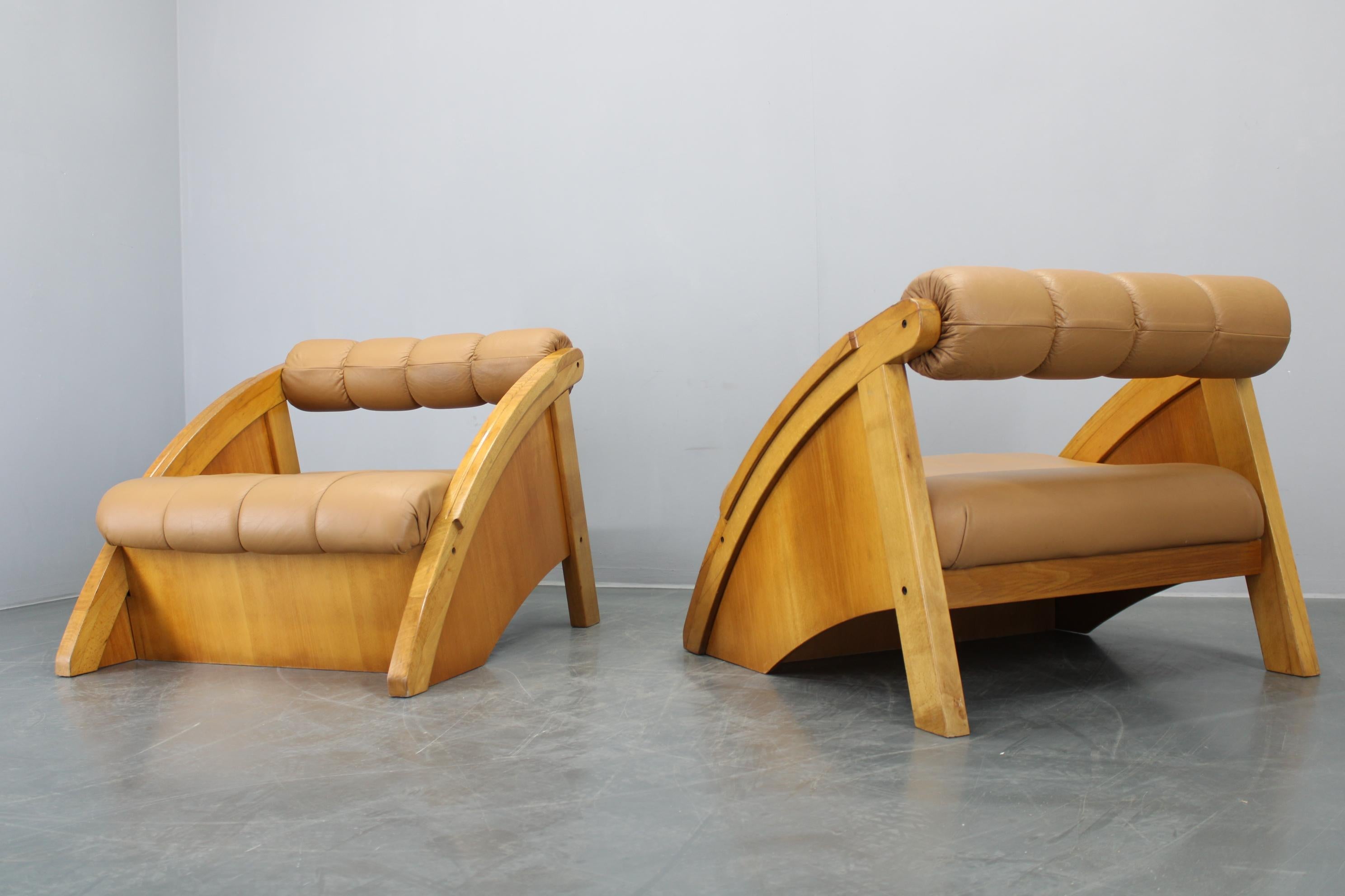 1970s Pair of Rare Oak Armchairs Upholstered in  Leatherette, Czechoslovakia en Bueno estado para la venta en Praha, CZ