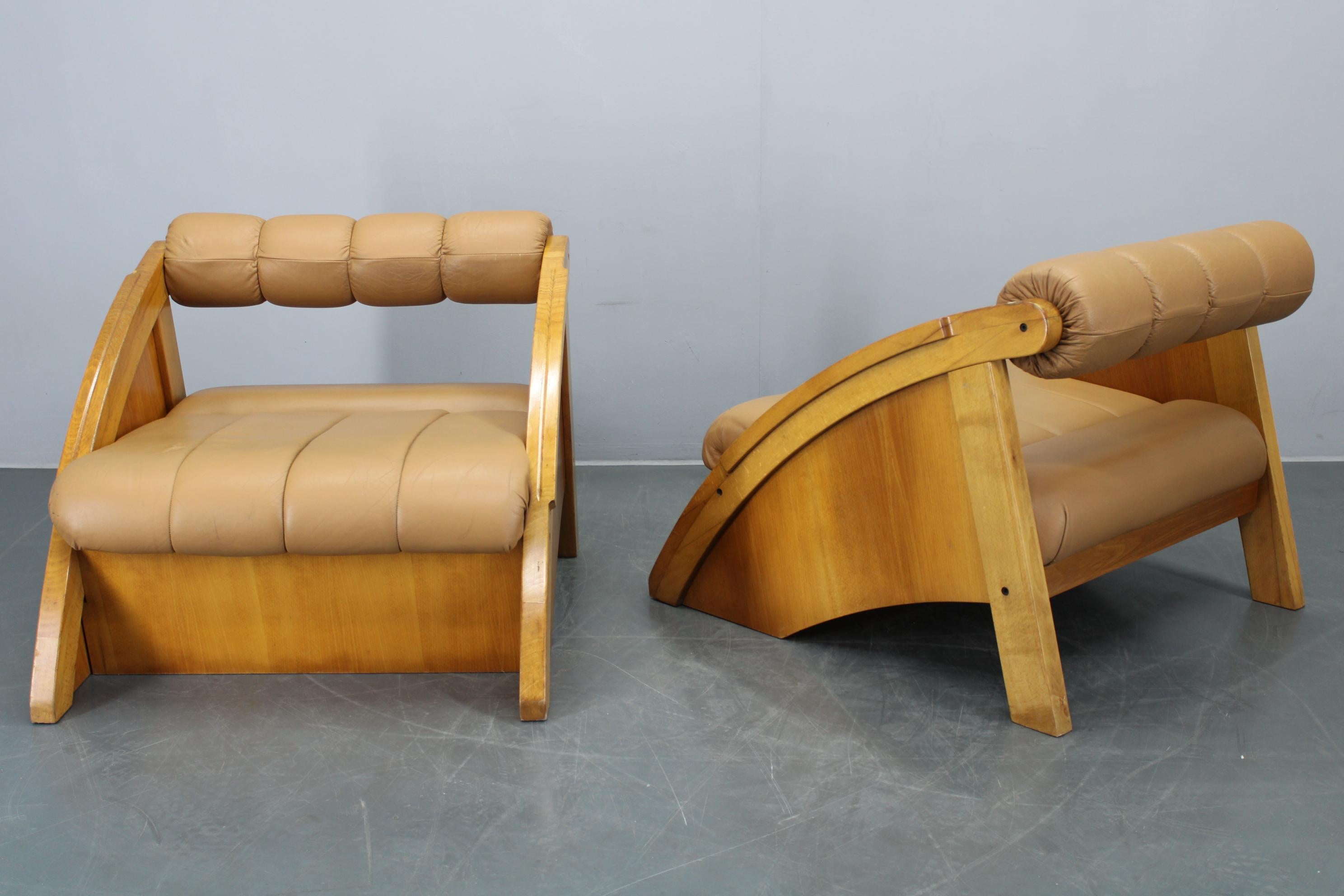 1970s Pair of Rare Oak Armchairs Upholstered in  Leatherette, Czechoslovakia finales del siglo XX en venta