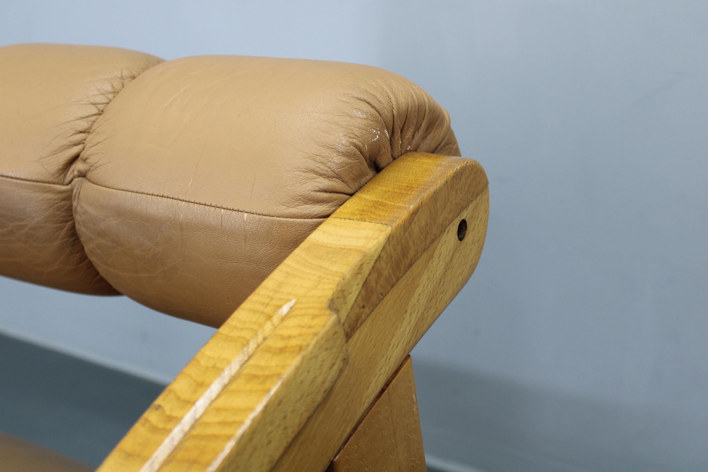 1970s Pair of Rare Oak Armchairs Upholstered in  Leatherette, Czechoslovakia en venta 1