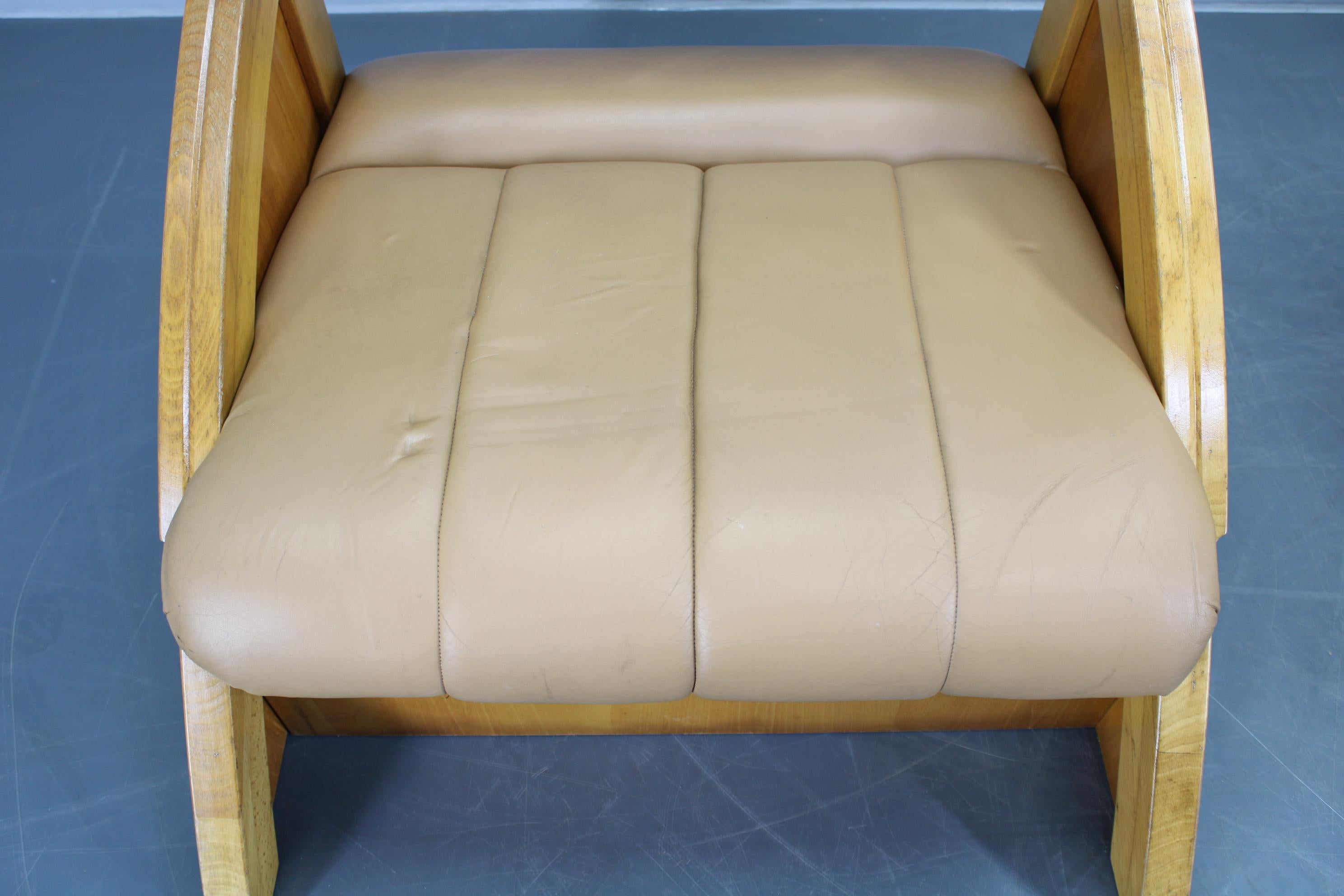 1970s Pair of Rare Oak Armchairs Upholstered in  Leatherette, Czechoslovakia en venta 2