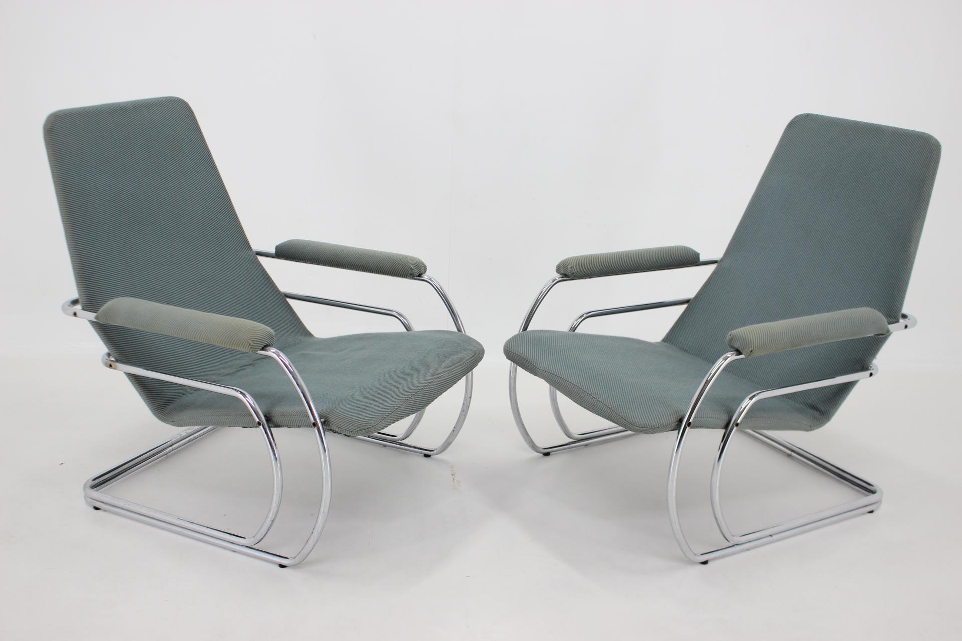 1970er Jahre, Paar seltene röhrenförmige Sessel (Moderne der Mitte des Jahrhunderts) im Angebot