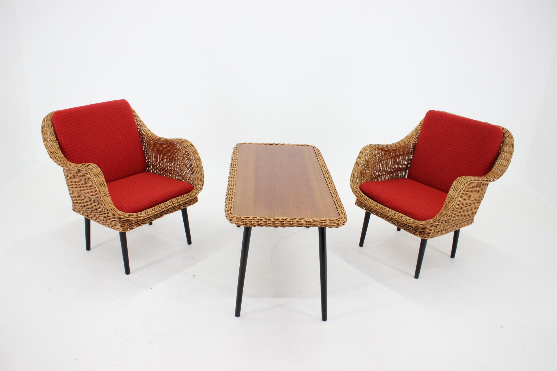 Mid-Century Modern 1970s Pair of Rattan Armchairs and Table with Pillows, France