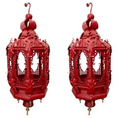 Paire de lampes en fer forgé rouge et décorations en laiton des années 1970