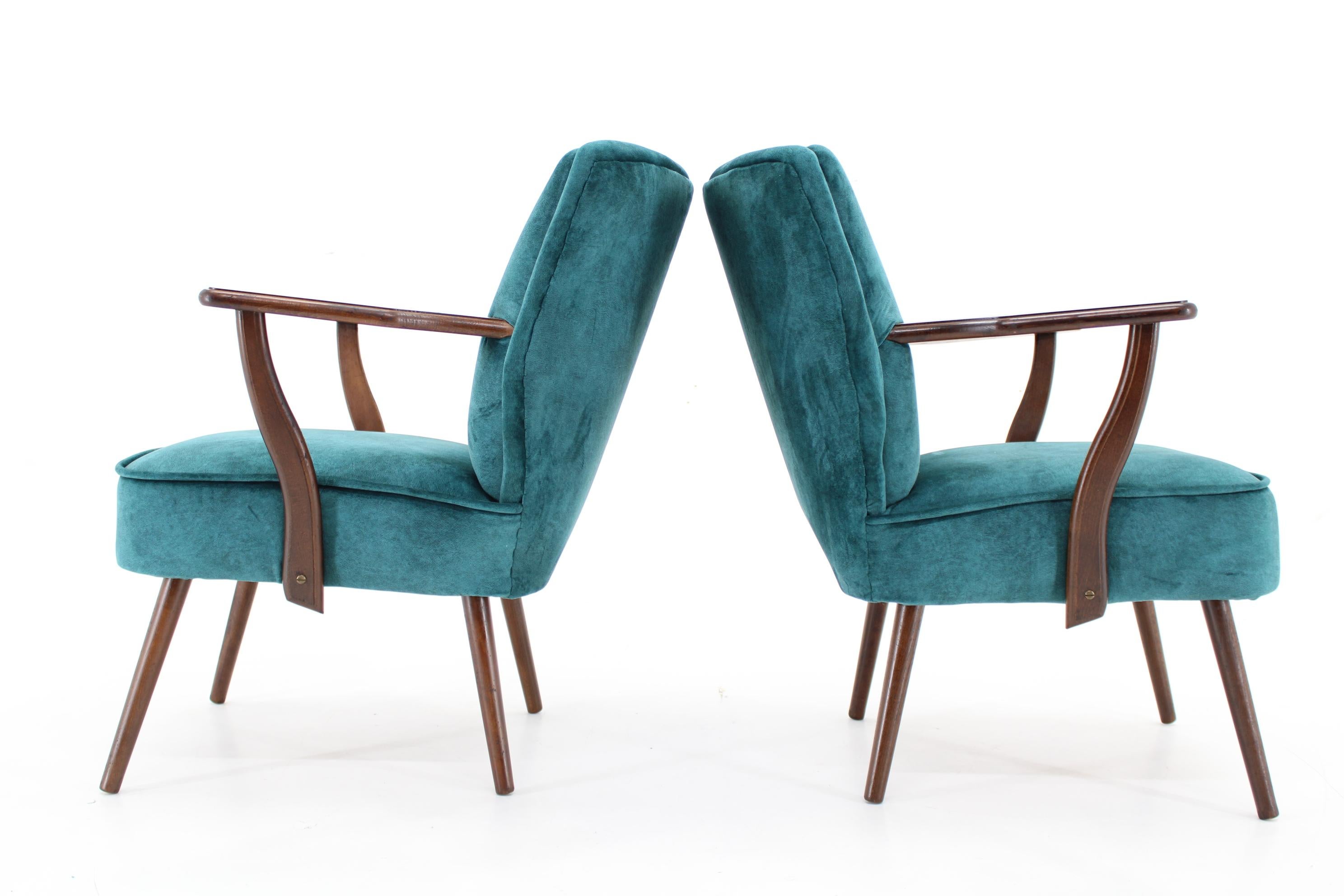 Late 20th Century 1970s Pair of Refurbished Beech Armchairs in Velvet, Czechoslovakia For Sale
