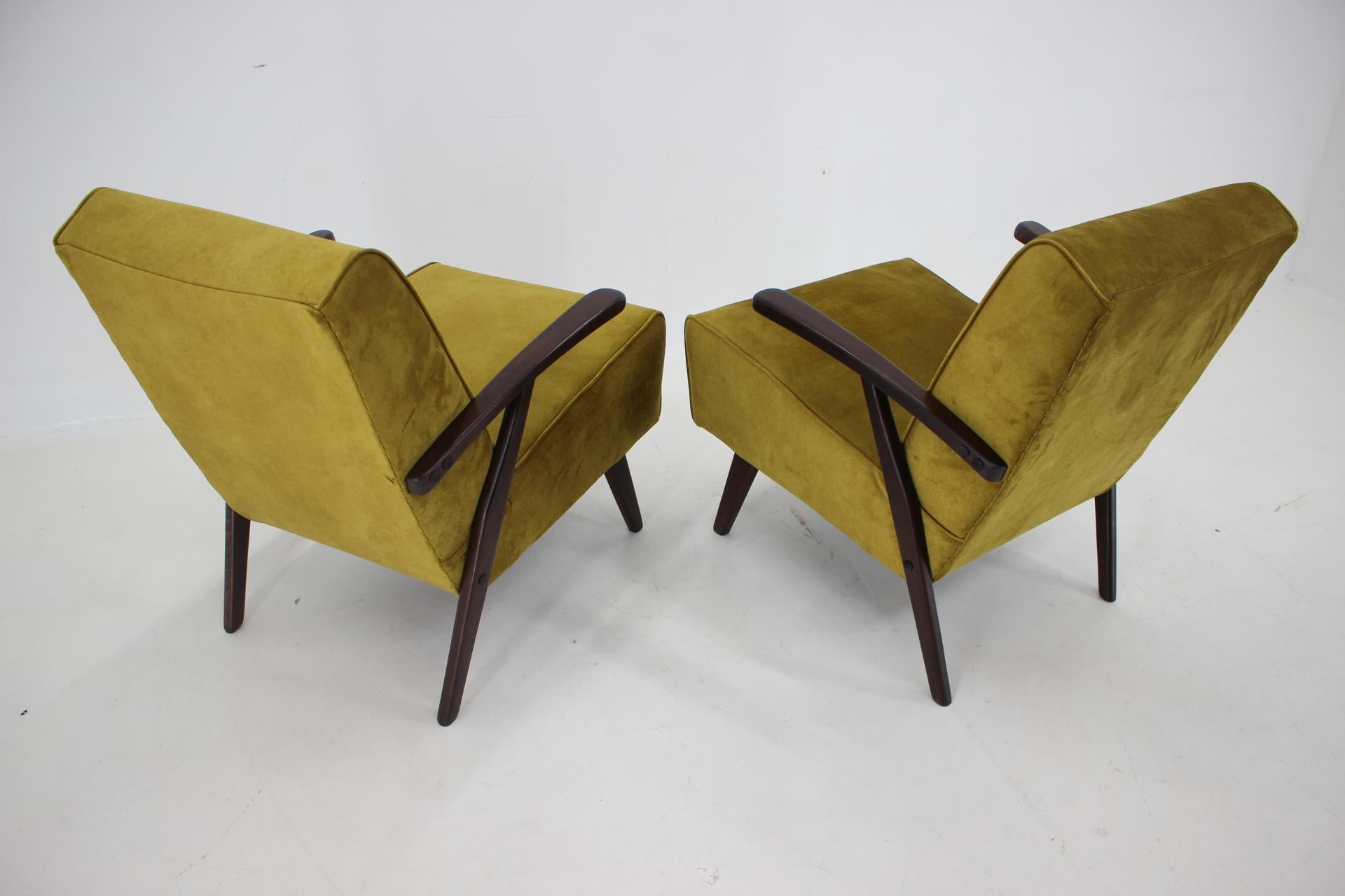 1970s Pair of Restored Armchairs, Czechoslovakia For Sale 3