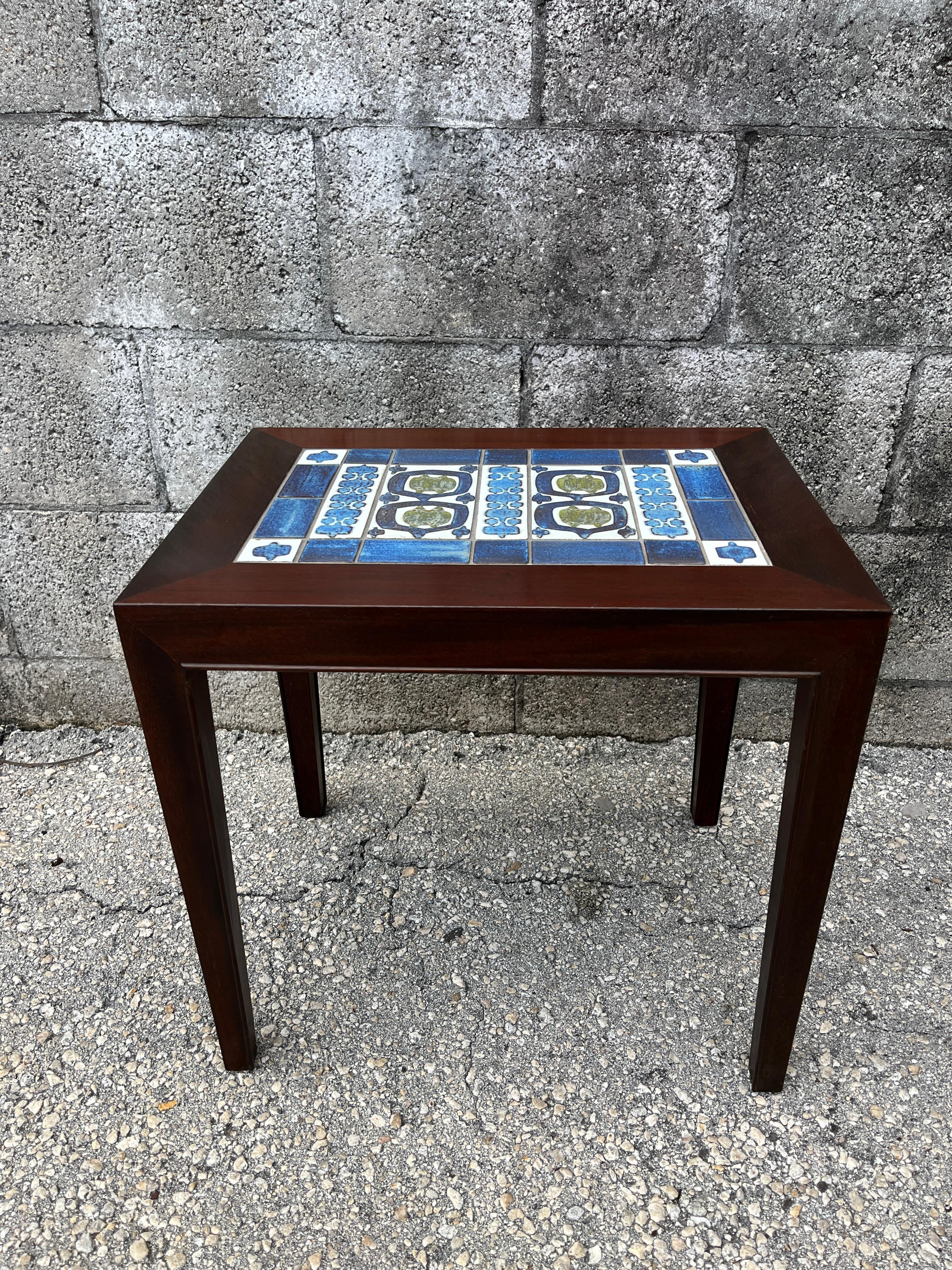Mid Century Danish Modern side table with tile inlay by Severin Hansen. C 1960S en venta 4