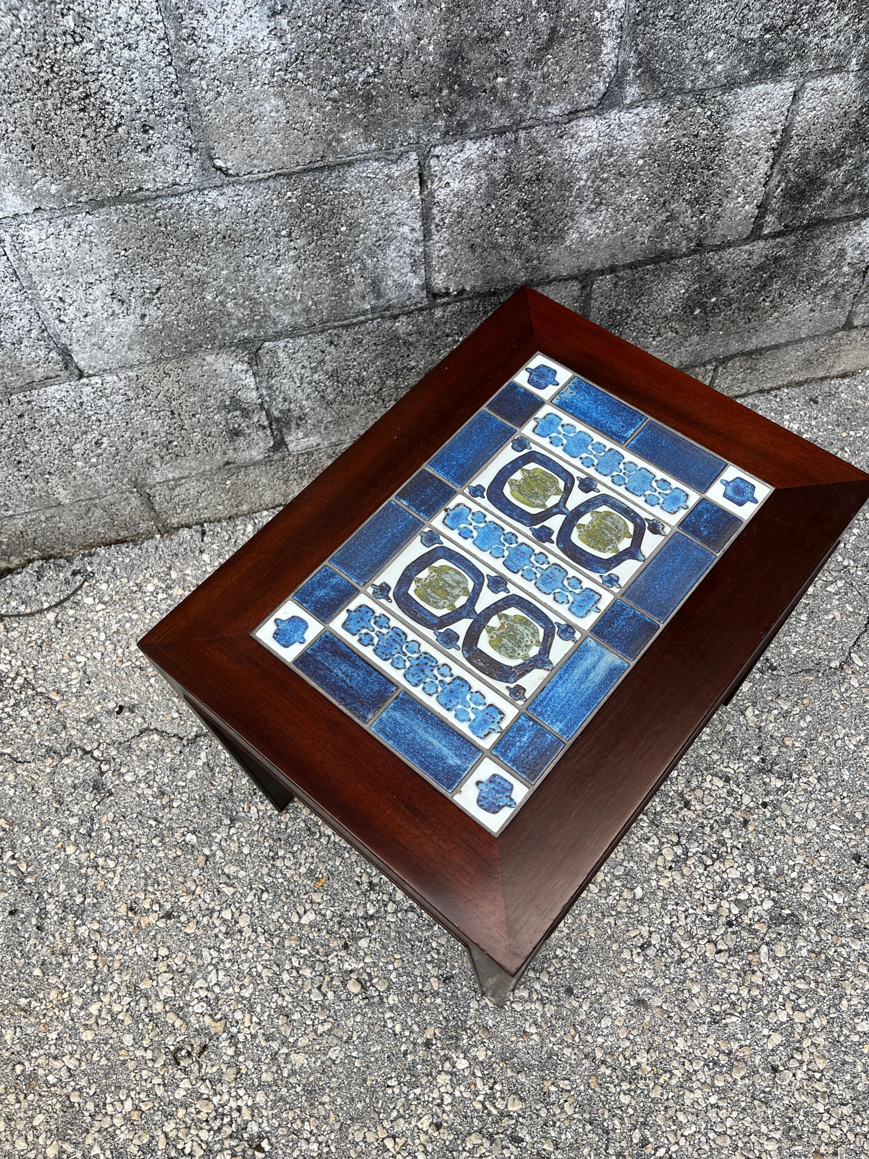 Mid Century Danish Modern side table with tile inlay by Severin Hansen. C 1960S en venta 5