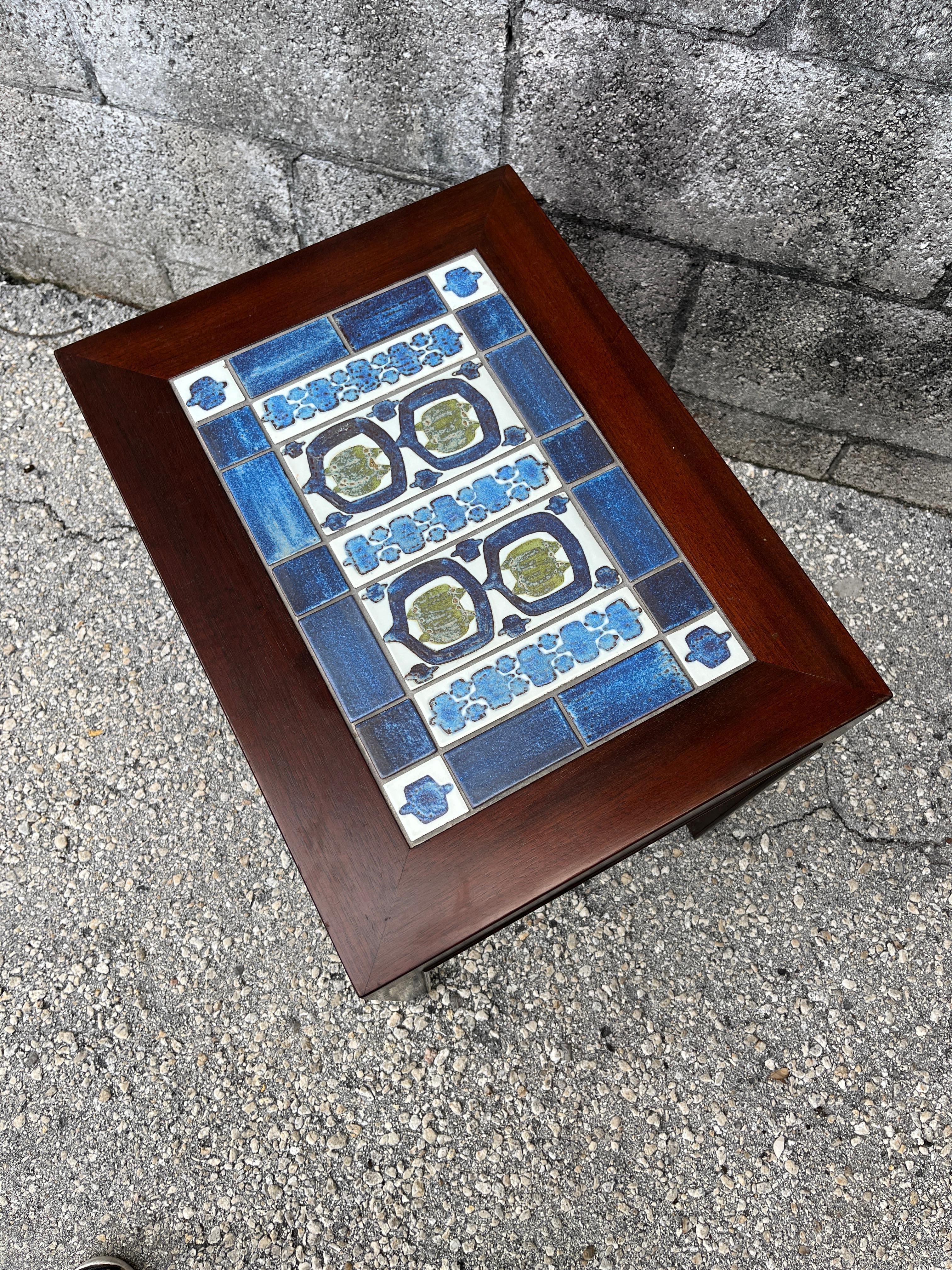 Mid Century Danish Modern side table with tile inlay by Severin Hansen. C 1960S en venta 6