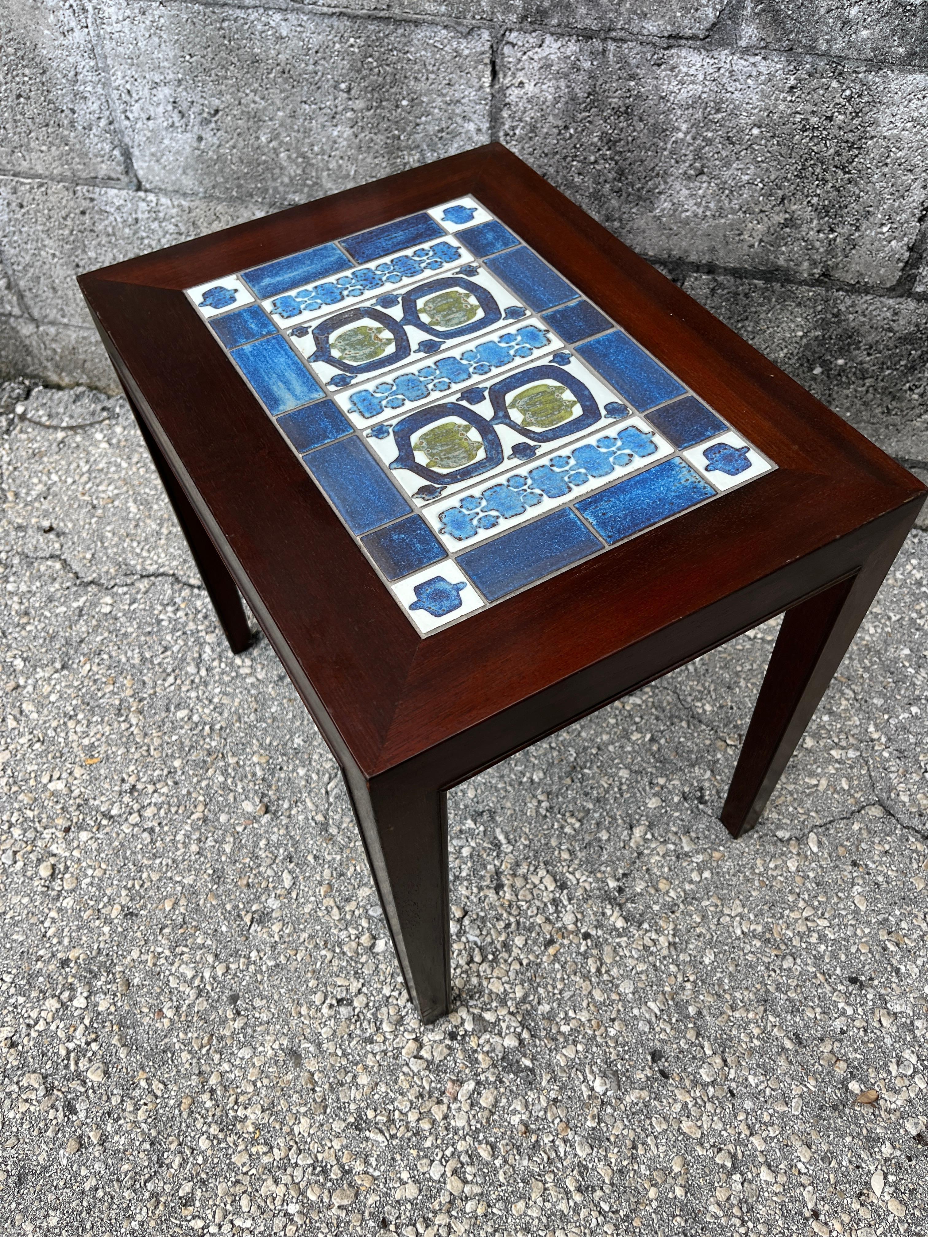 Mid Century Danish Modern side table with tile inlay by Severin Hansen. C 1960S en venta 7