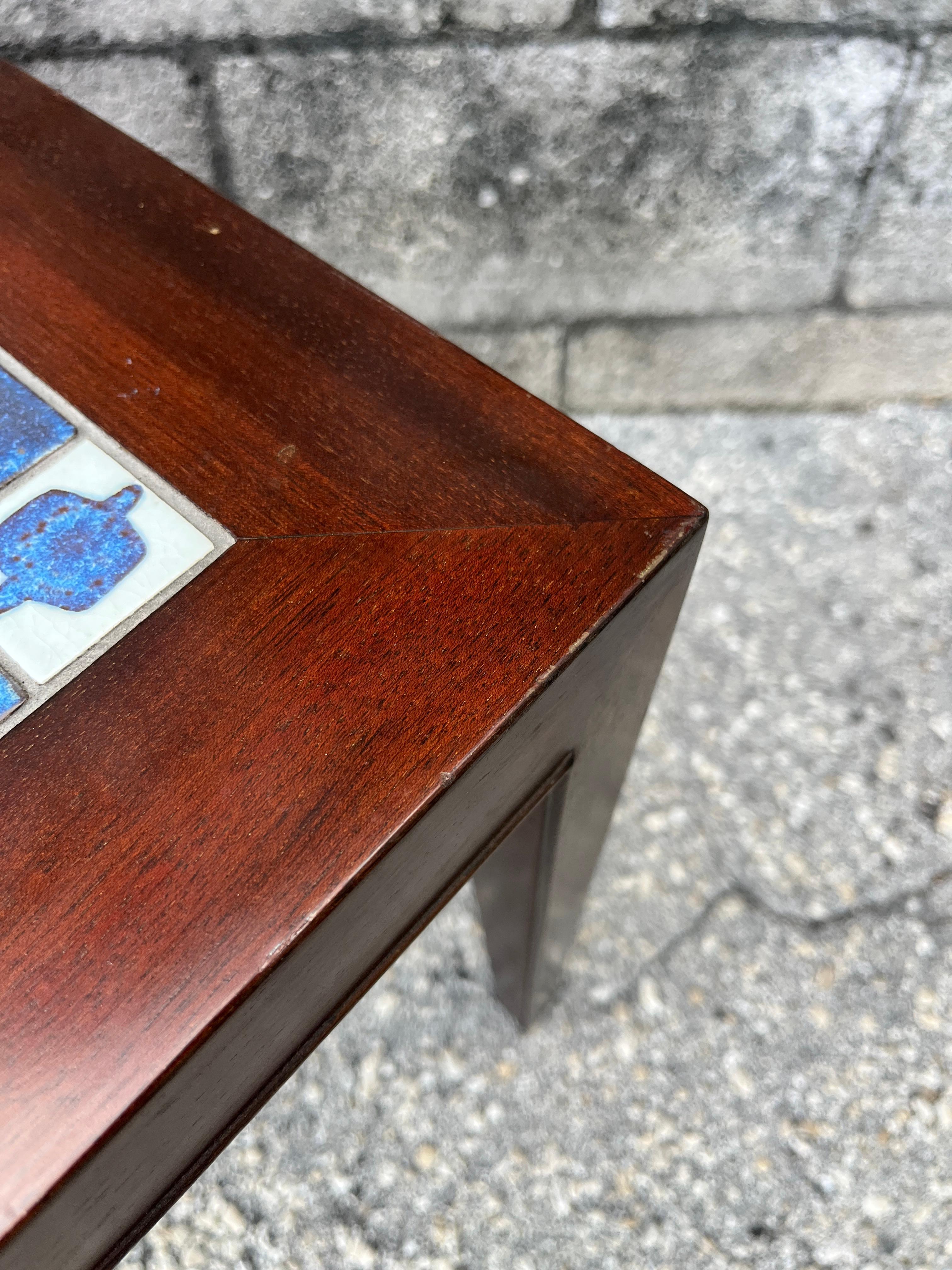 Mid Century Danish Modern side table with tile inlay by Severin Hansen. C 1960S en venta 9