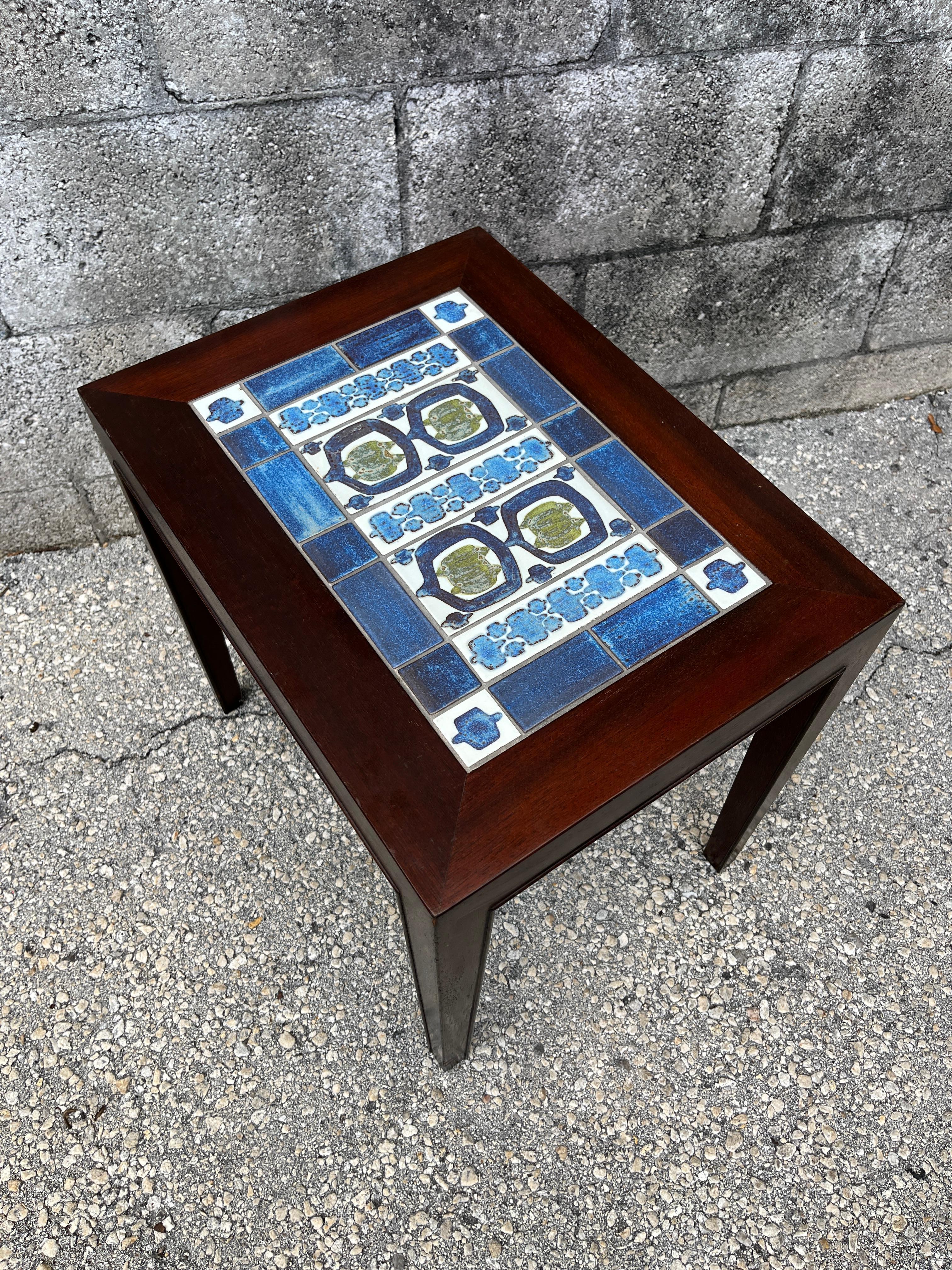 Mid Century Danish Modern side table with tile inlay by Severin Hansen. C 1960S en venta 1