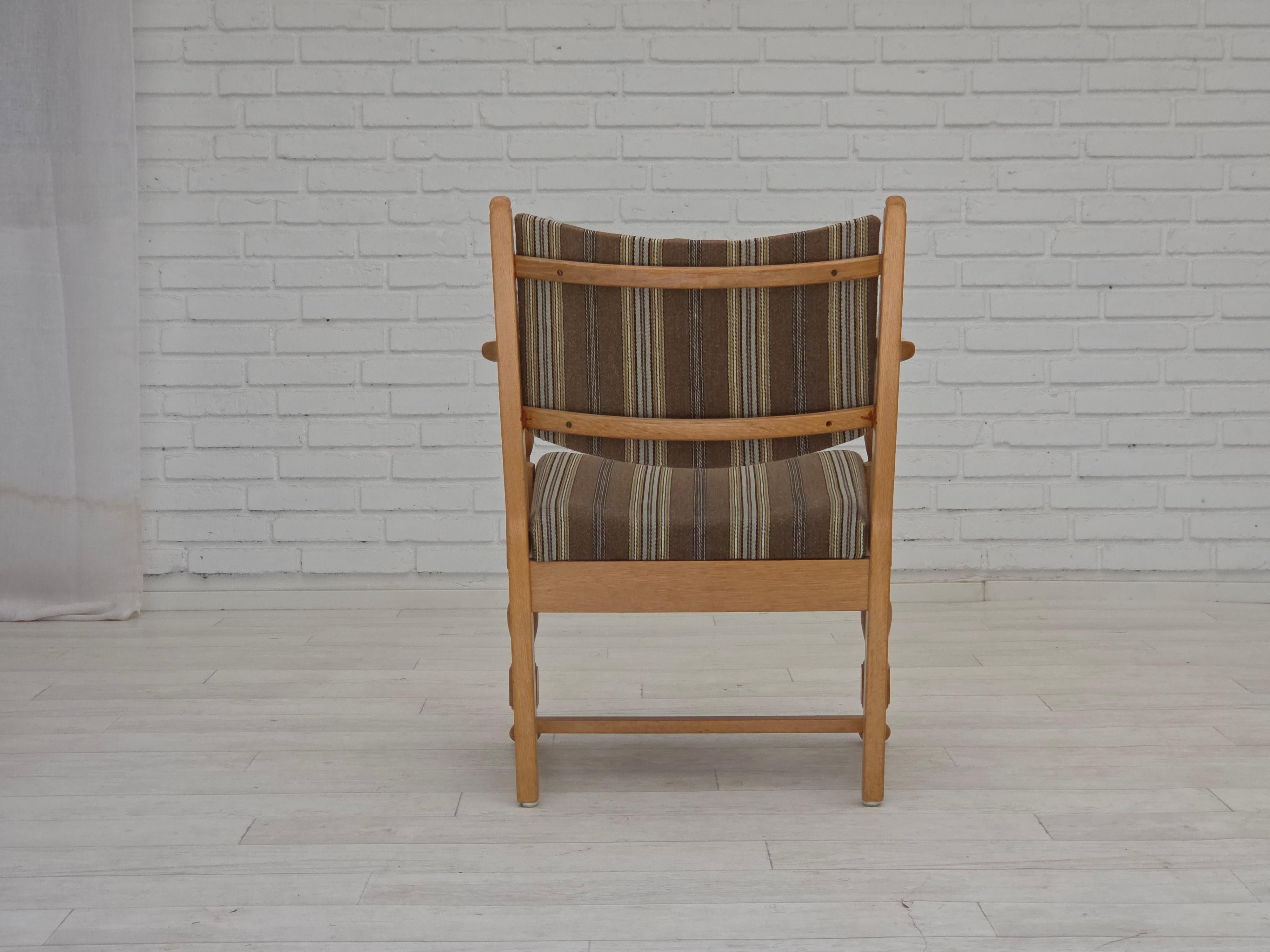 1970s, pair of Scandinavian armchairs, furniture wool, solid oak wood. For Sale 3