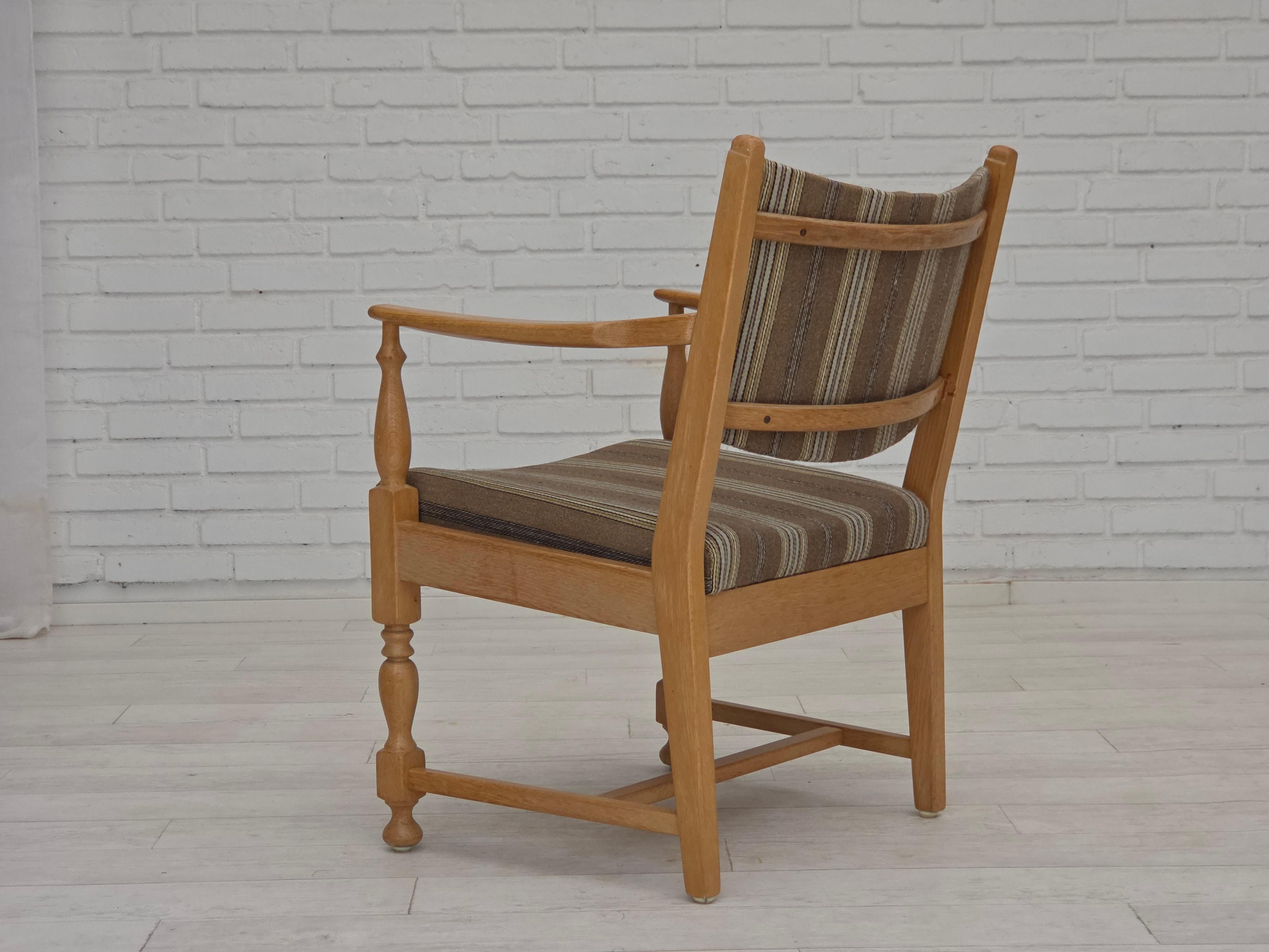 1970s, pair of Scandinavian armchairs, furniture wool, solid oak wood. For Sale 4
