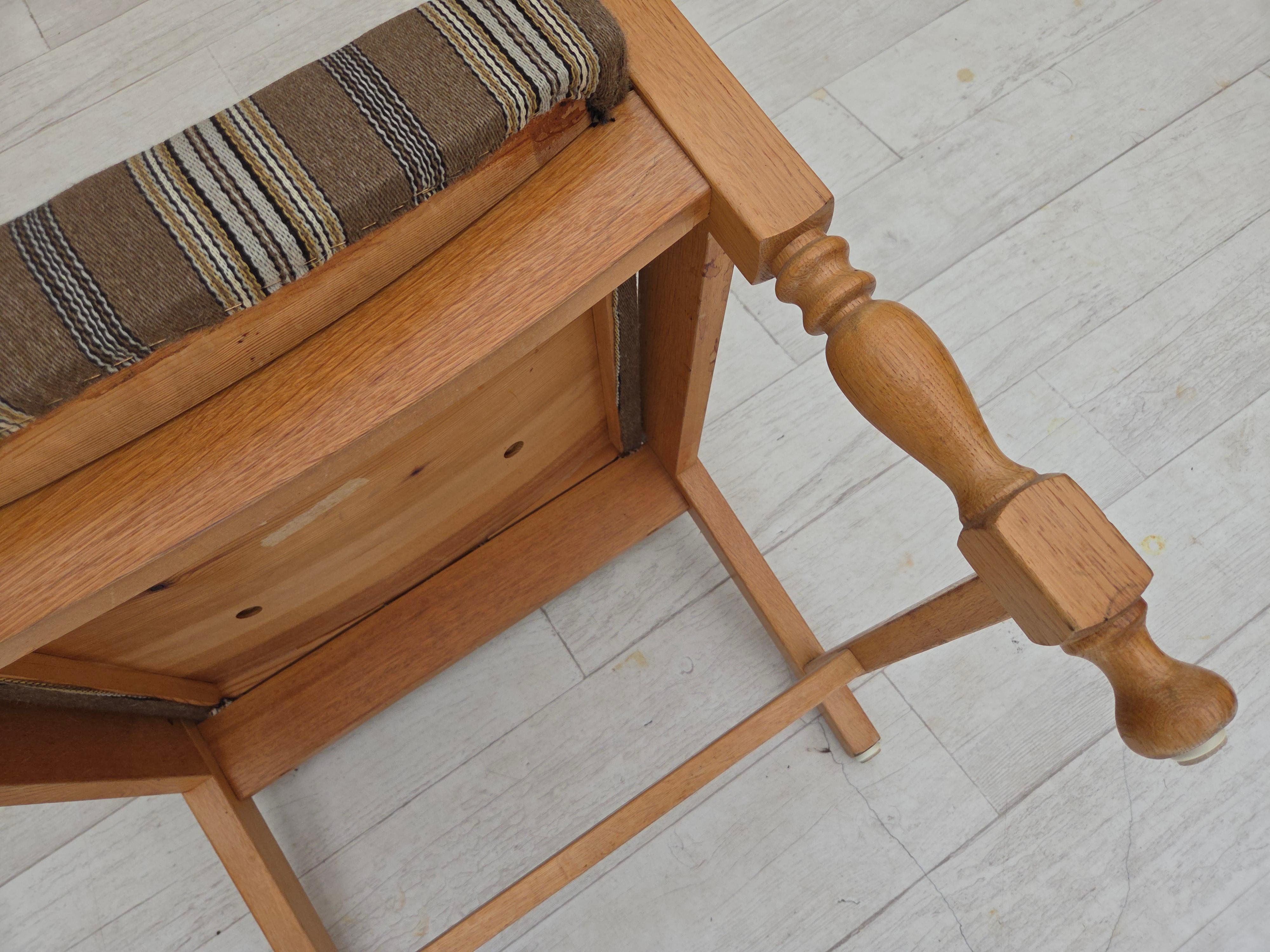 1970s, pair of Scandinavian armchairs, furniture wool, solid oak wood. For Sale 9
