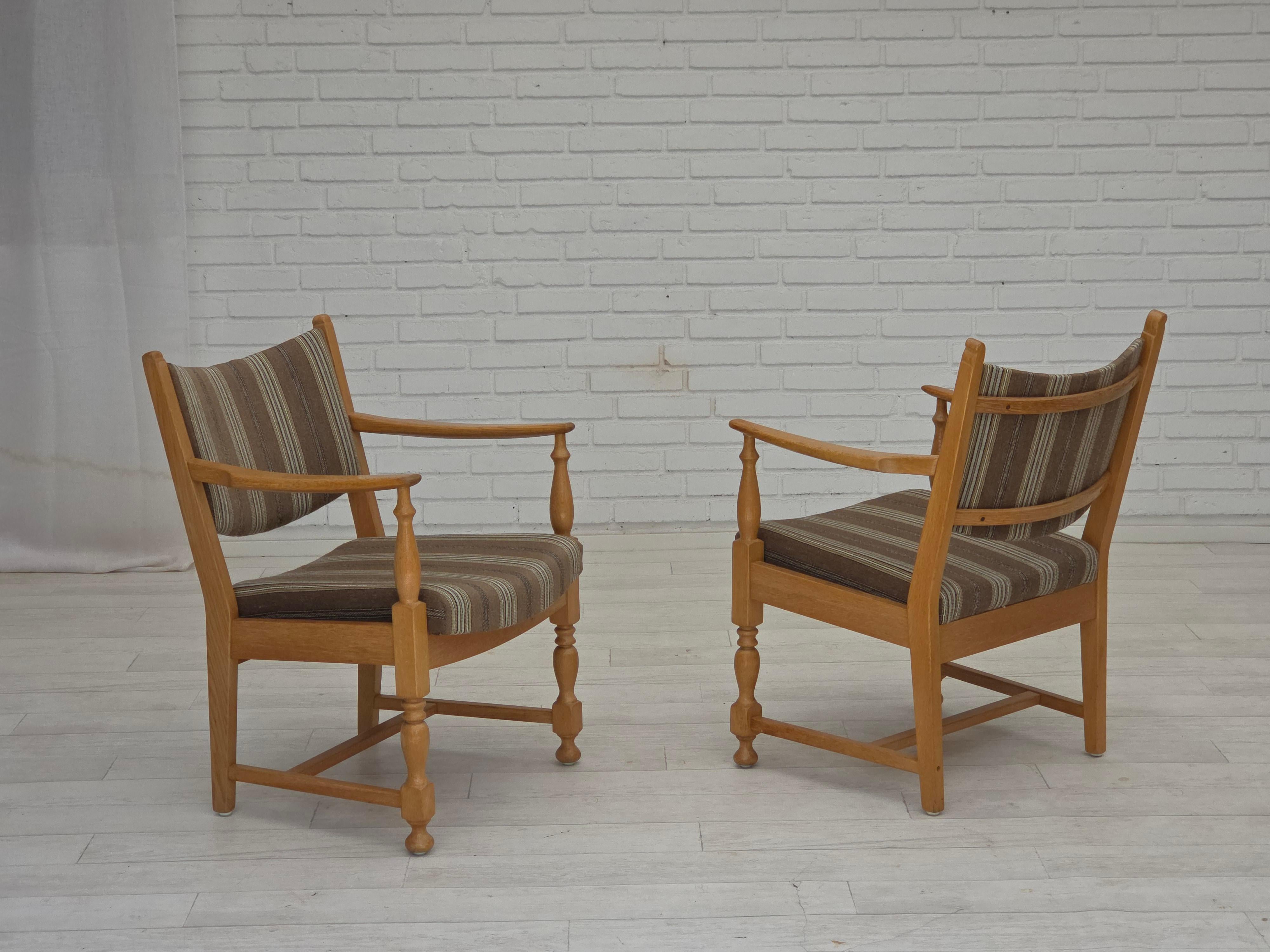1970s, pair of Scandinavian armchairs. Original striped beige furniture wool, solid oak wood. Original very good condition: no smells, no stains and stable construction. Manufactured by Norwegian furniture maker in about 1965-70s. Original