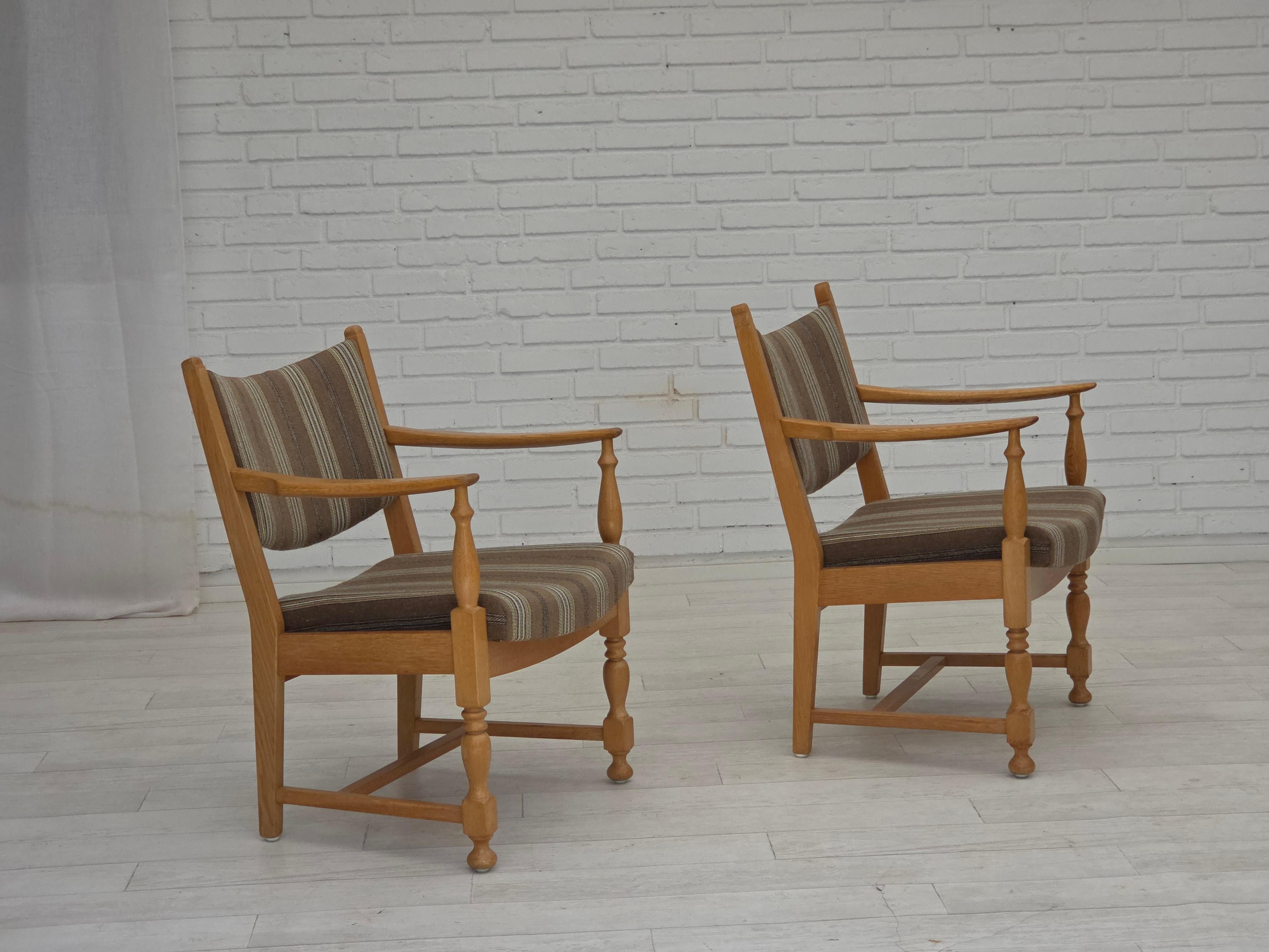 Scandinavian Modern 1970s, pair of Scandinavian armchairs, furniture wool, solid oak wood. For Sale