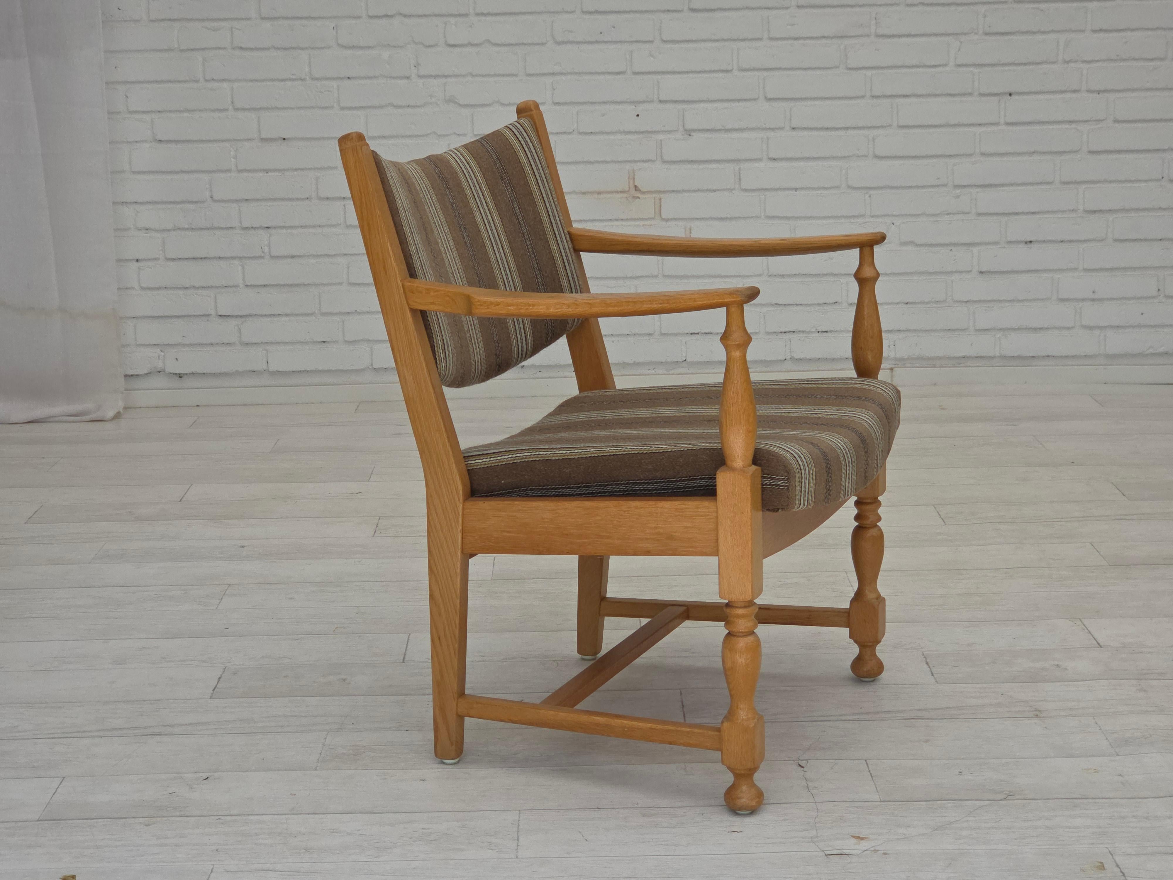 Norwegian 1970s, pair of Scandinavian armchairs, furniture wool, solid oak wood. For Sale