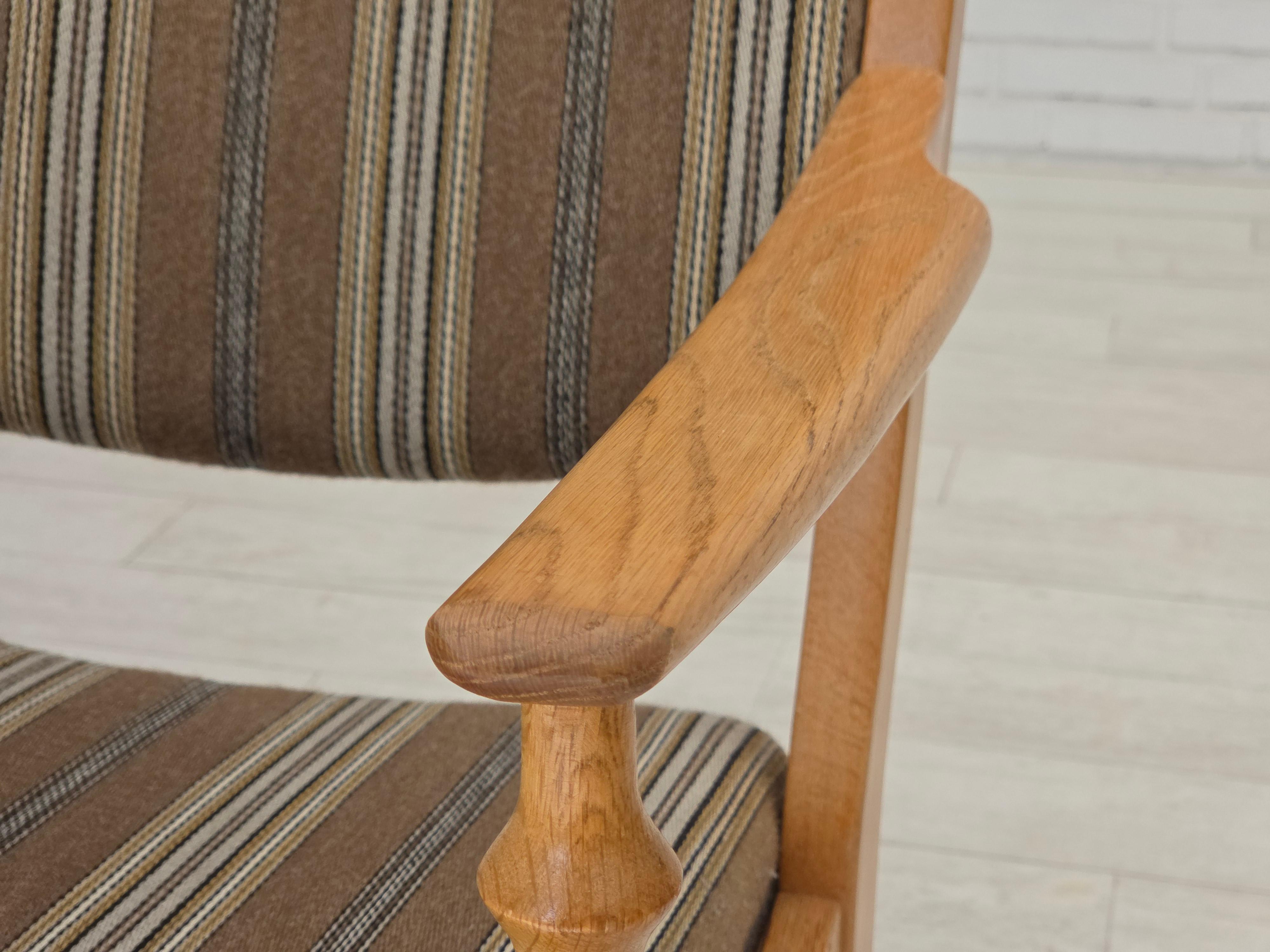 1970s, pair of Scandinavian armchairs, furniture wool, solid oak wood. For Sale 1