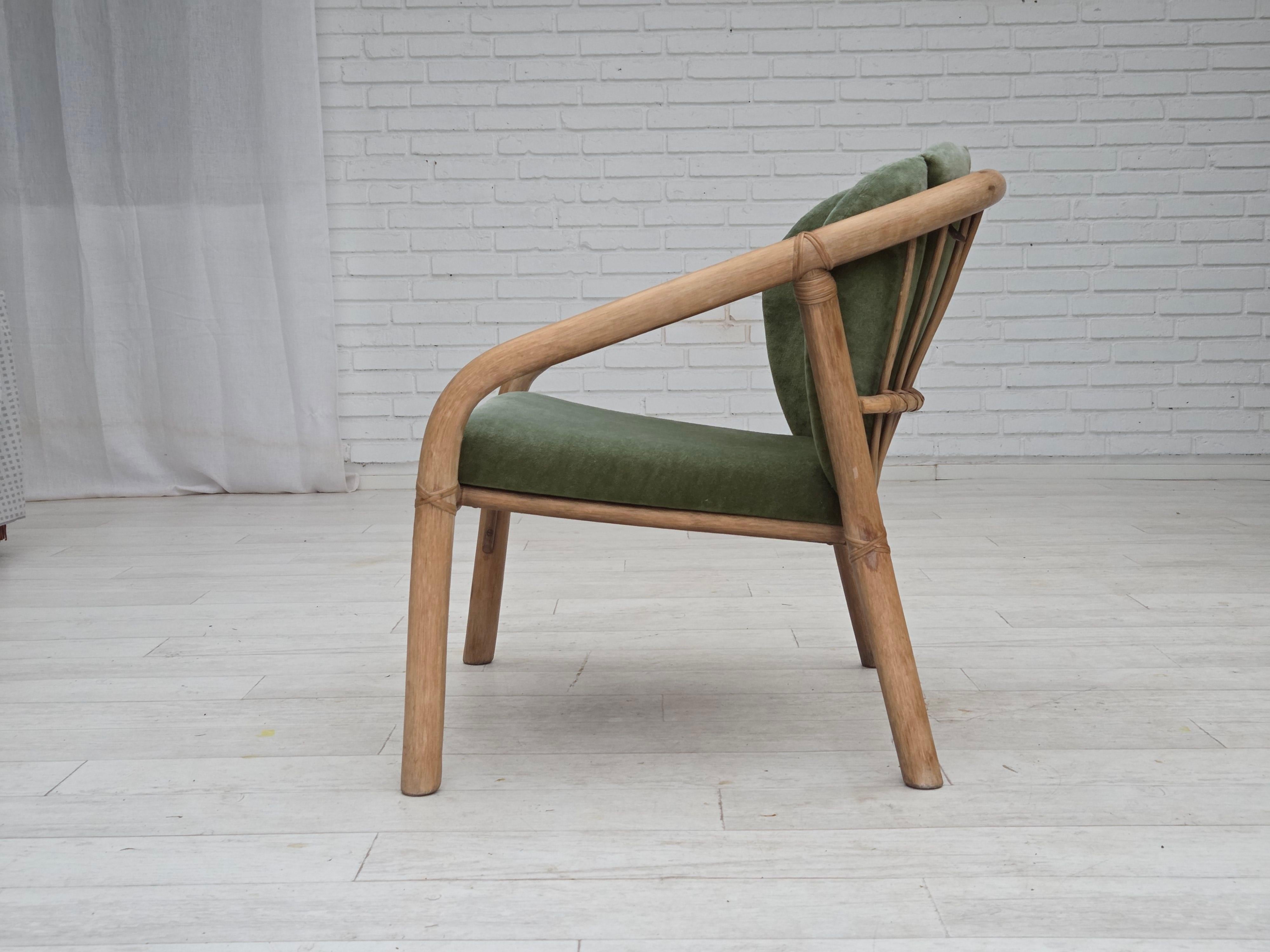 1970s, pair of Scandinavian lounge chairs, green furniture velour and rattan. For Sale 5
